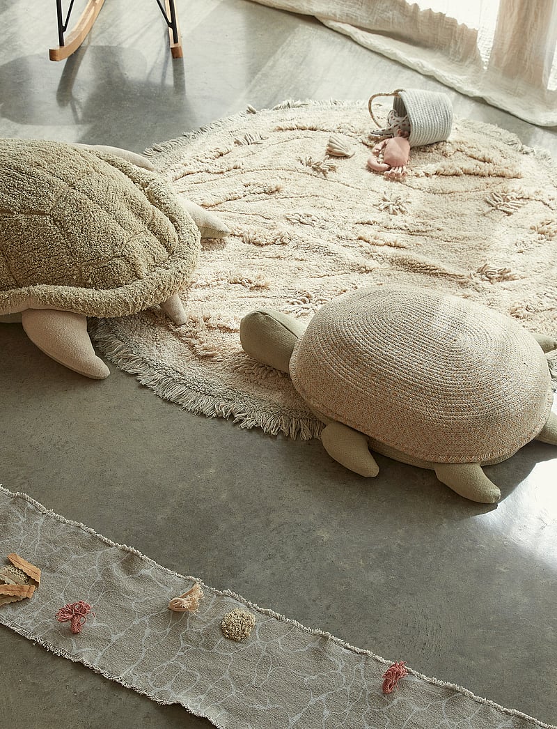 Lorena Canals - Basket Baby Turtle - hoiukorvid - olive, ivory, natural, honey, blue sage - 2