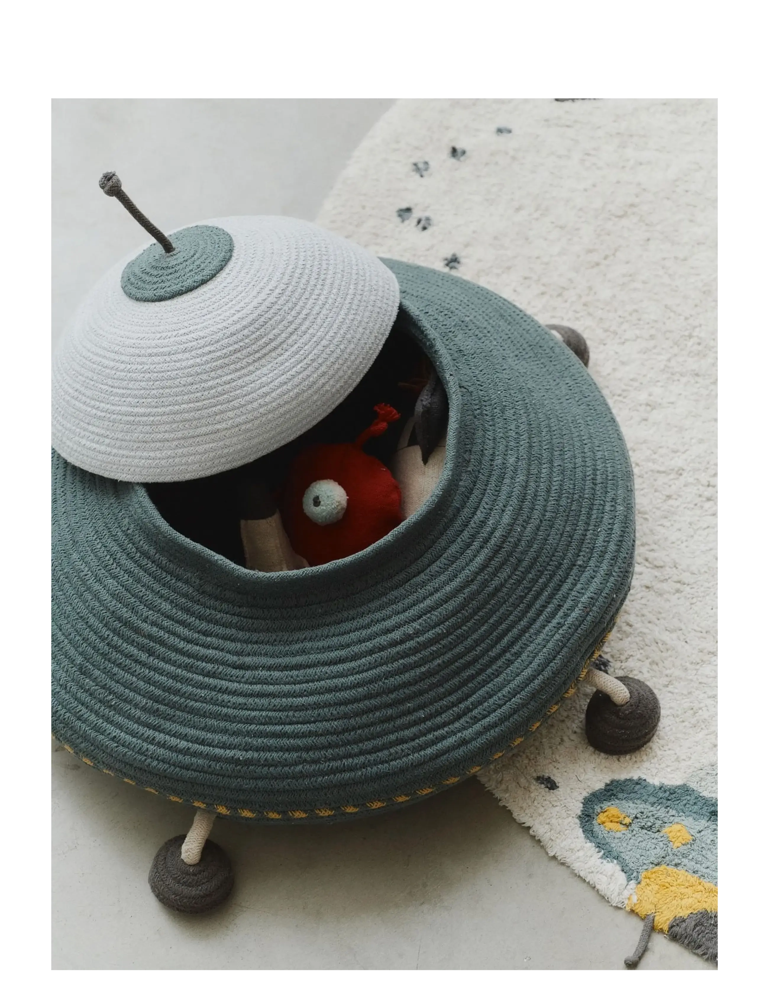 Lorena Canals - Basket UFO - aufbewahrungskörbe - trazo green, yellow, natural, plain blue, dark grey, red - 2