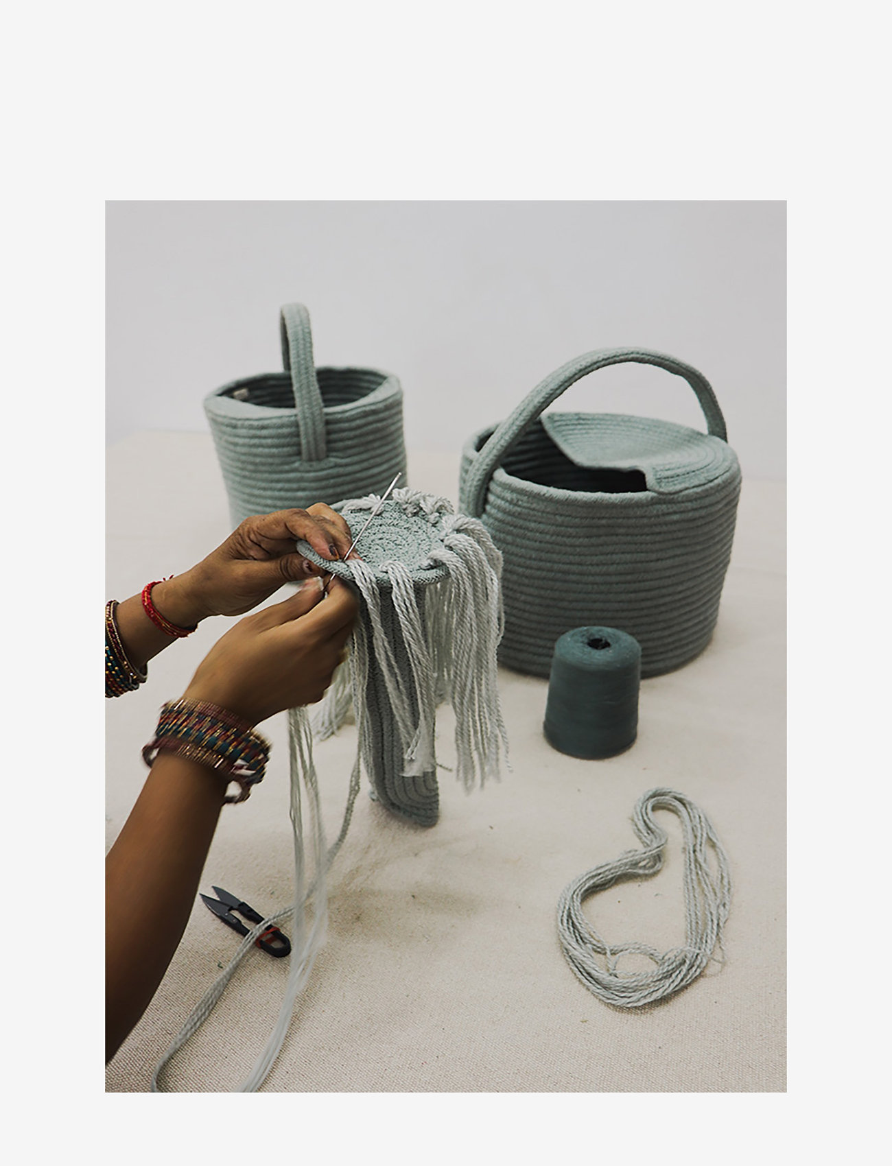 Lorena Canals - Basket Water Can - säilytyskorit - vintage blue - 5