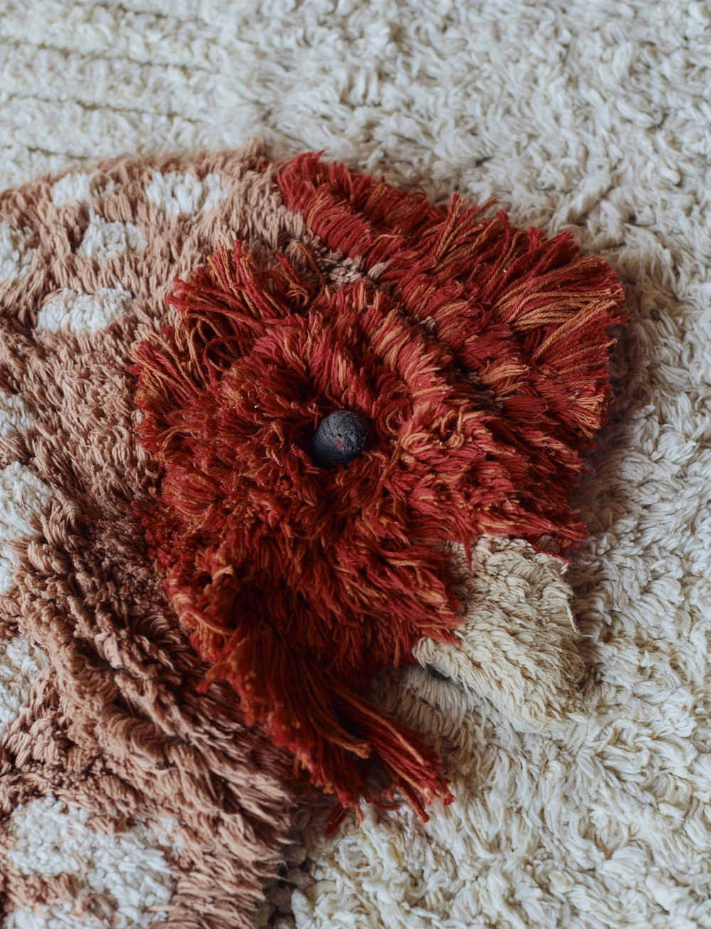 Lorena Canals - Washable rug Chicken - asymmetric rugs - natural, chestnut, light honey, red, terracotta - 3