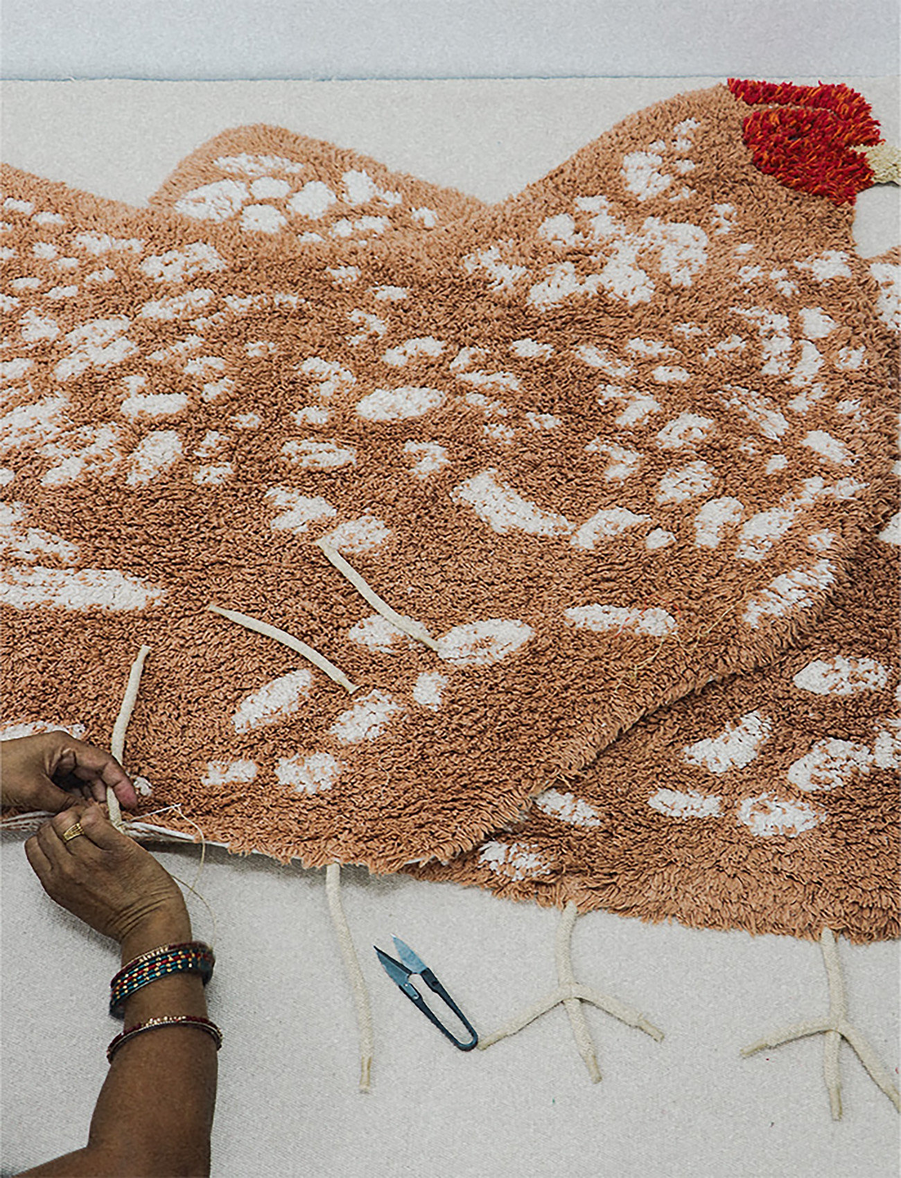 Lorena Canals - Washable rug Chicken - asymmetric rugs - natural, chestnut, light honey, red, terracotta - 5