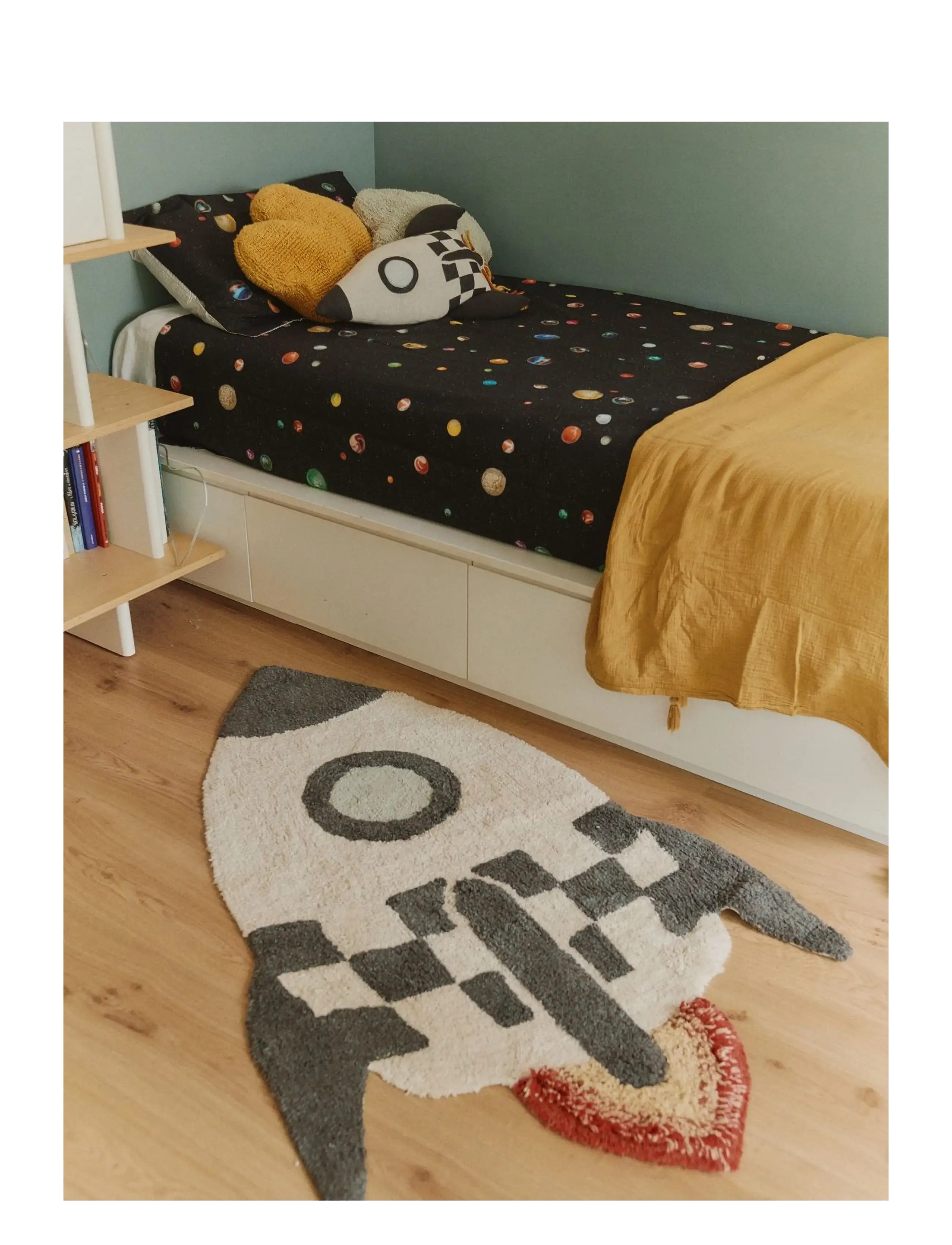 Lorena Canals - Washable Rug Rocket - asymmetriske tepper - natural, dark grey, trazo green, blue sage, light honey, new terracota, red - 1