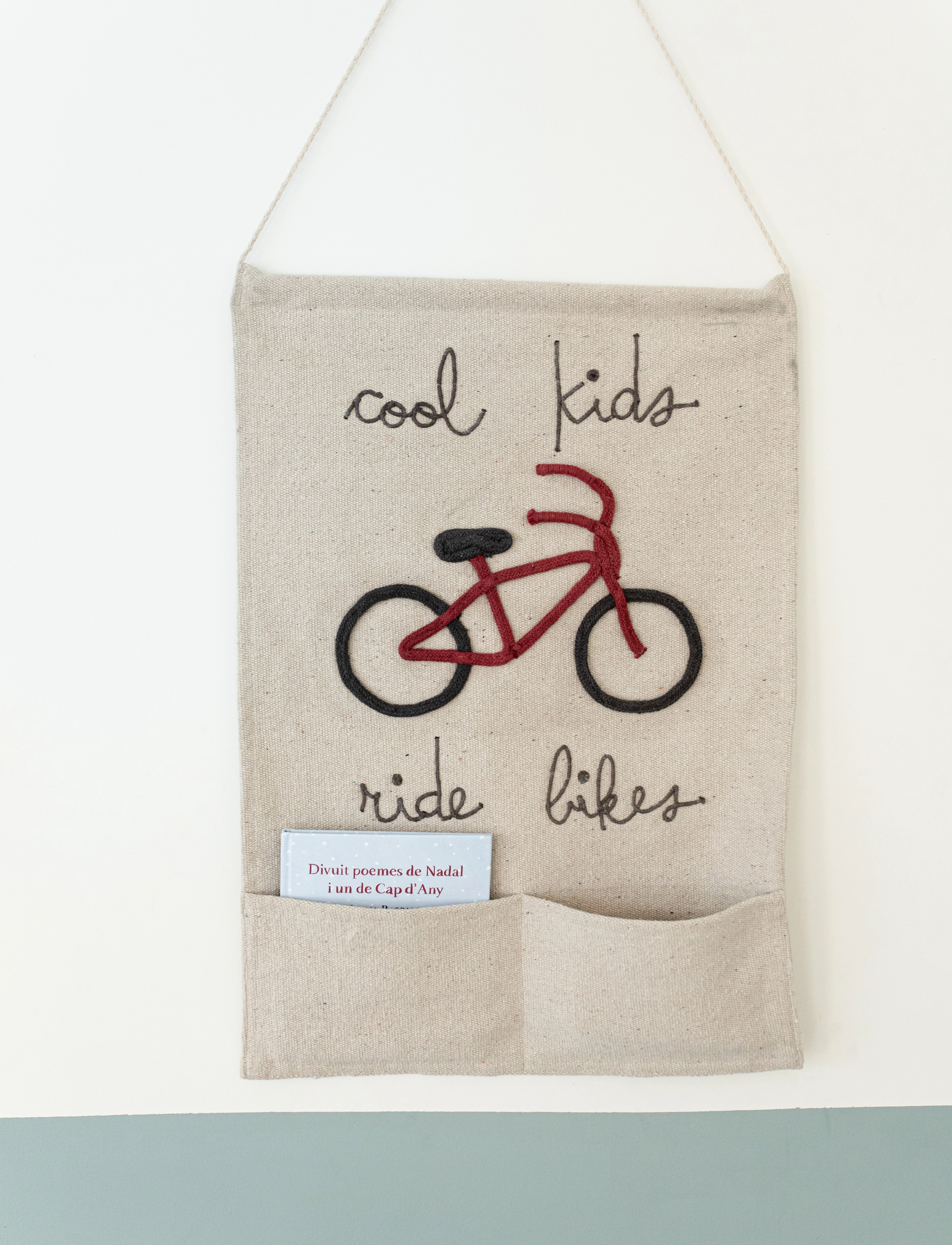 Lorena Canals - Wall pocket hanger Cool Kids Ride Bikes - sienų dekoracijos - natural - 5
