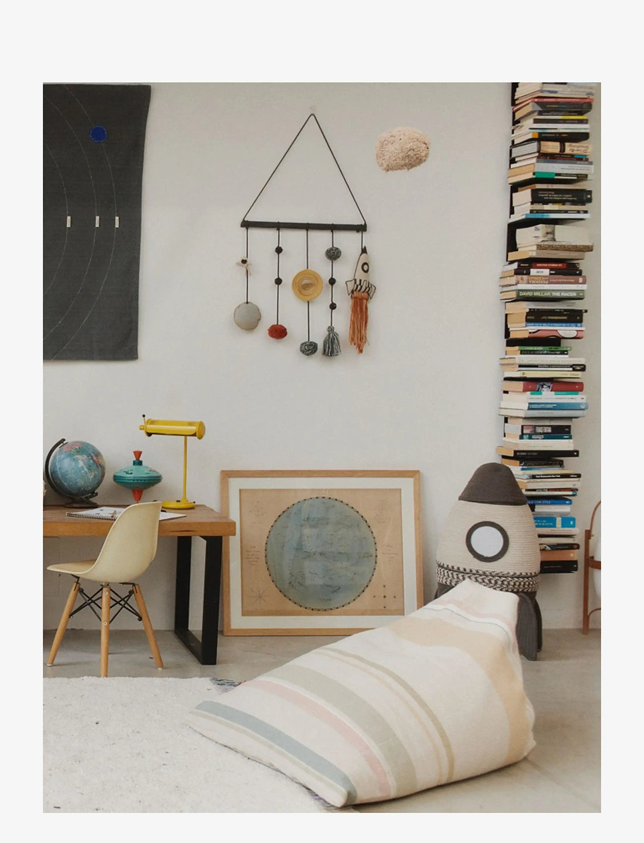 Lorena Canals - Wall Hanger Cosmos - vægdekorationer - dark grey, blue sage, chestnut, red, trazo green, natural, honey - 1