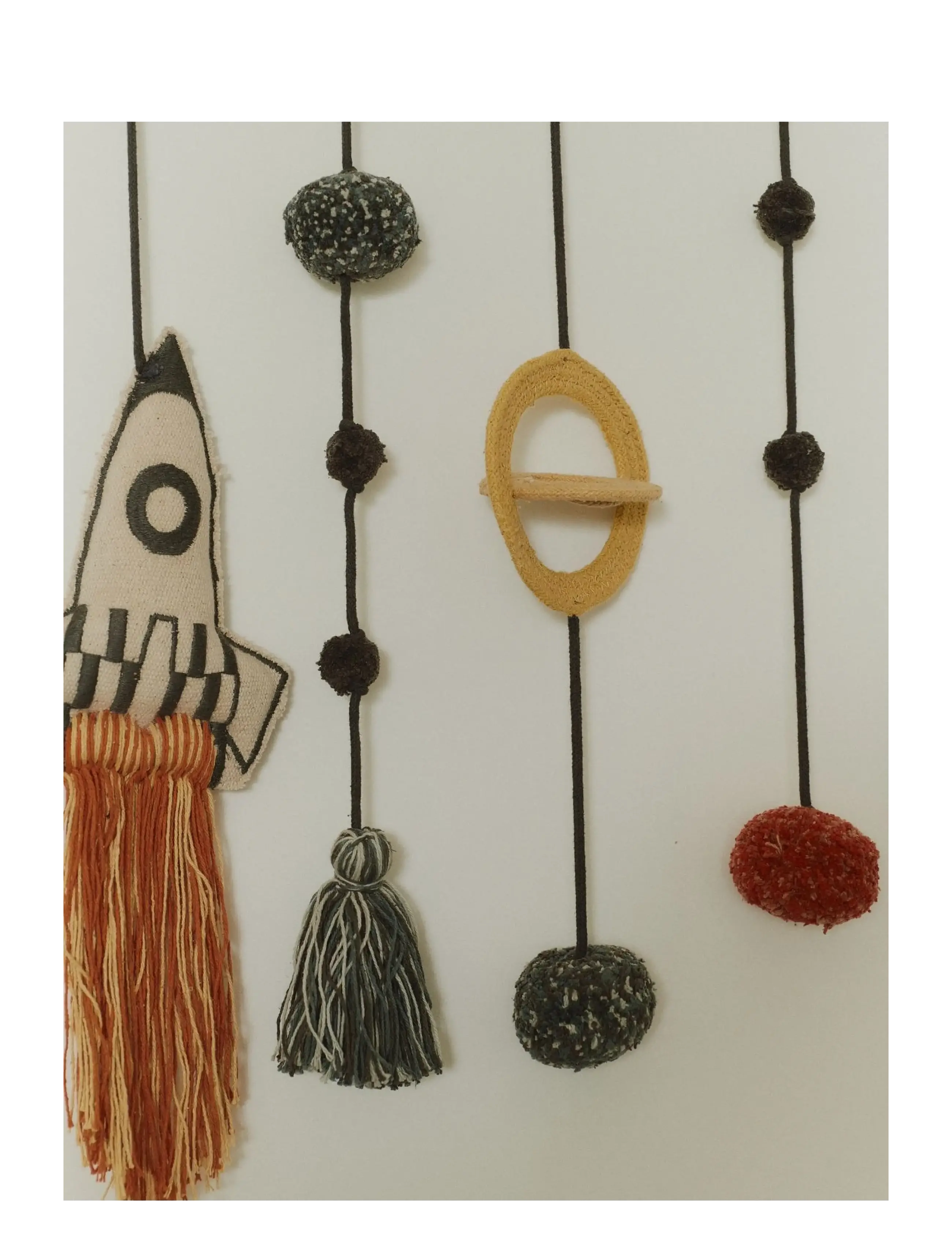 Lorena Canals - Wall Hanger Cosmos - väggdekor - dark grey, blue sage, chestnut, red, trazo green, natural, honey - 2
