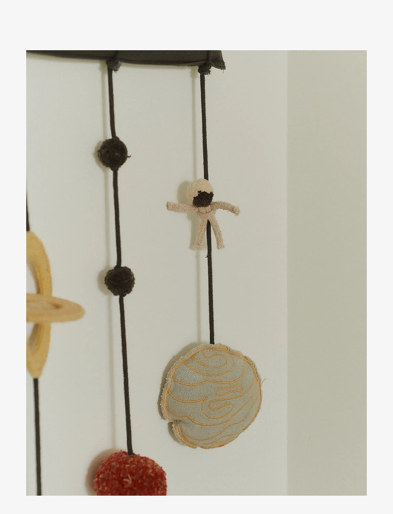 Lorena Canals - Wall Hanger Cosmos - vægdekorationer - dark grey, blue sage, chestnut, red, trazo green, natural, honey - 3