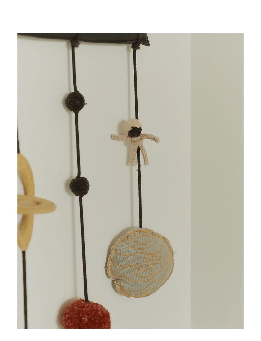 Lorena Canals - Wall Hanger Cosmos - väggdekor - dark grey, blue sage, chestnut, red, trazo green, natural, honey - 3