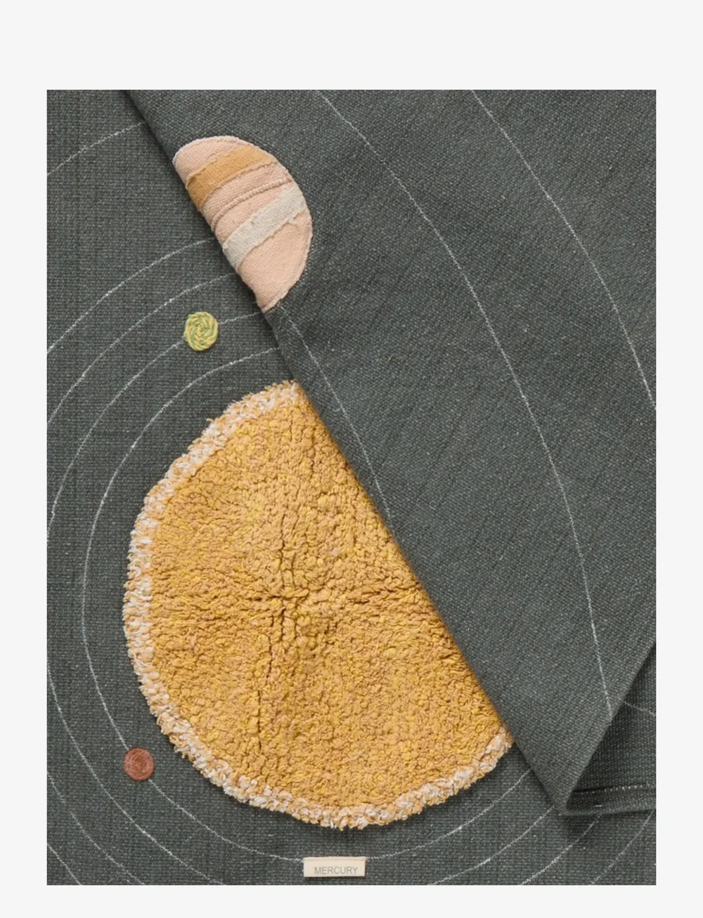 Lorena Canals - Wall Hanger Solar System - rektangulære tæpper - trazo green, dark grey, chestnut, az. yellow, green, petrolium, red, white, coffee, anil blue, elect - 1