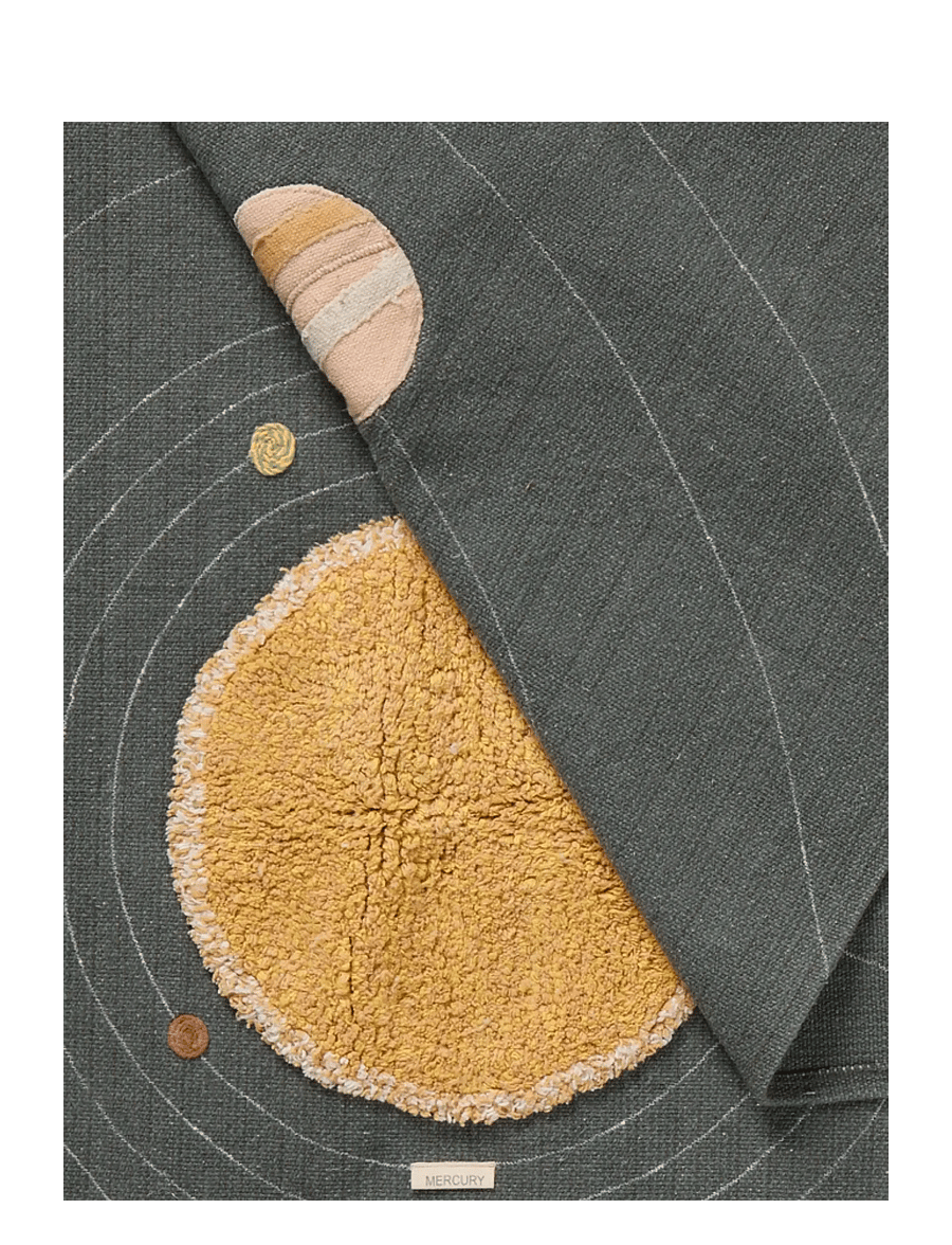 Lorena Canals - Wall Hanger Solar System - rektangulära mattor - trazo green, dark grey, chestnut, az. yellow, green, petrolium, red, white, coffee, anil blue, elect - 1