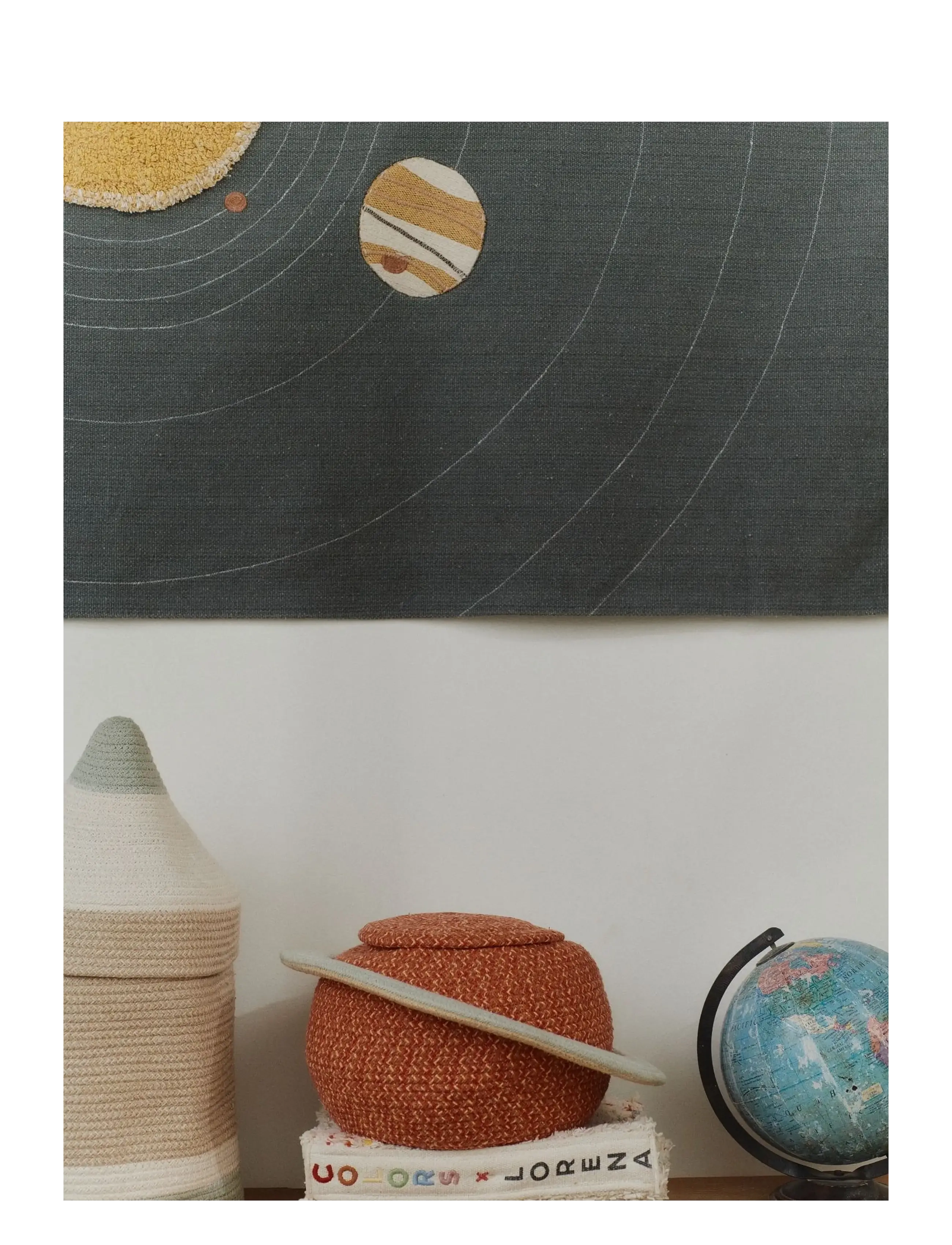 Lorena Canals - Wall Hanger Solar System - rectangular rugs - trazo green, dark grey, chestnut, az. yellow, green, petrolium, red, white, coffee, anil blue, elect - 2
