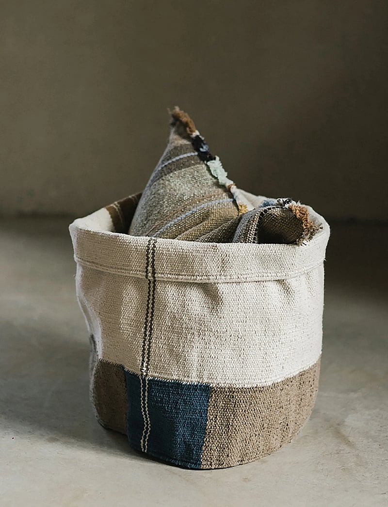 Lorena Canals - Handloom Basket Nopal - opbevaringskurve - rugcycled, ochre, patriot blue, anil, soil brown, natural - 0