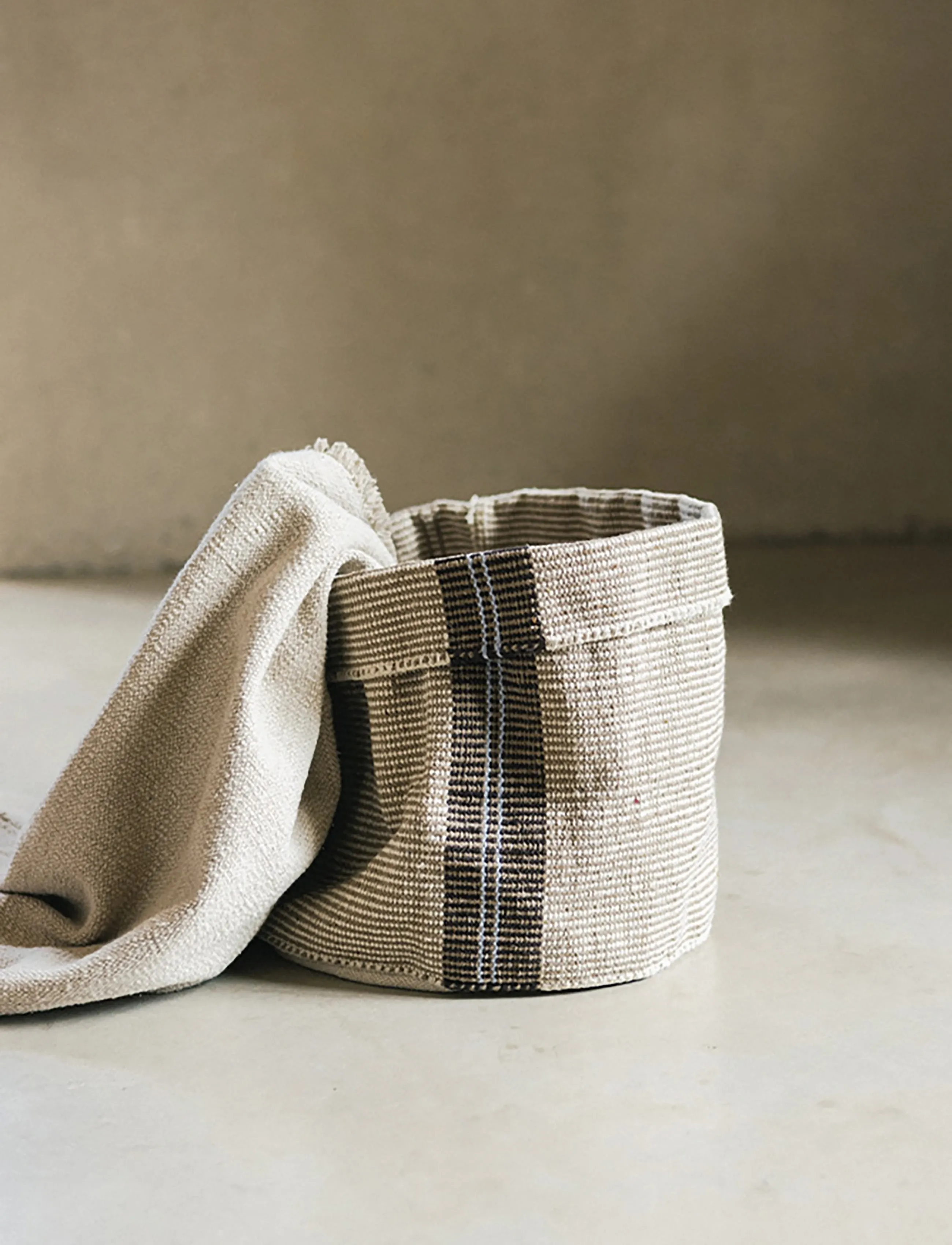 Lorena Canals - Handloom Basket Tule - förvaringskorgar - rugcycled, natural, aqua, anil, coffee - 3