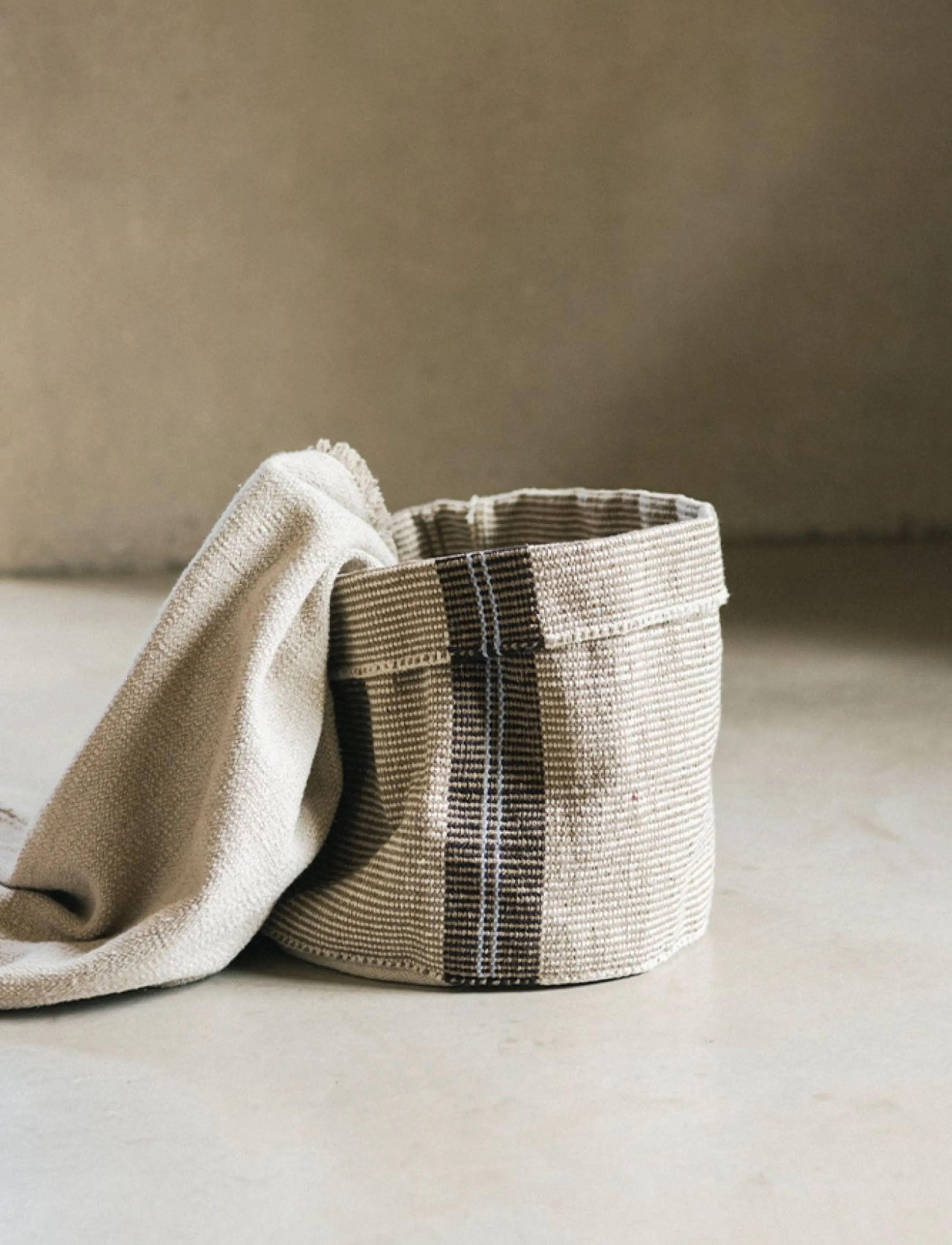 Lorena Canals - Handloom Mini Basket Tule - förvaringskorgar - rugcycled, natural, aqua, anil, coffee - 4