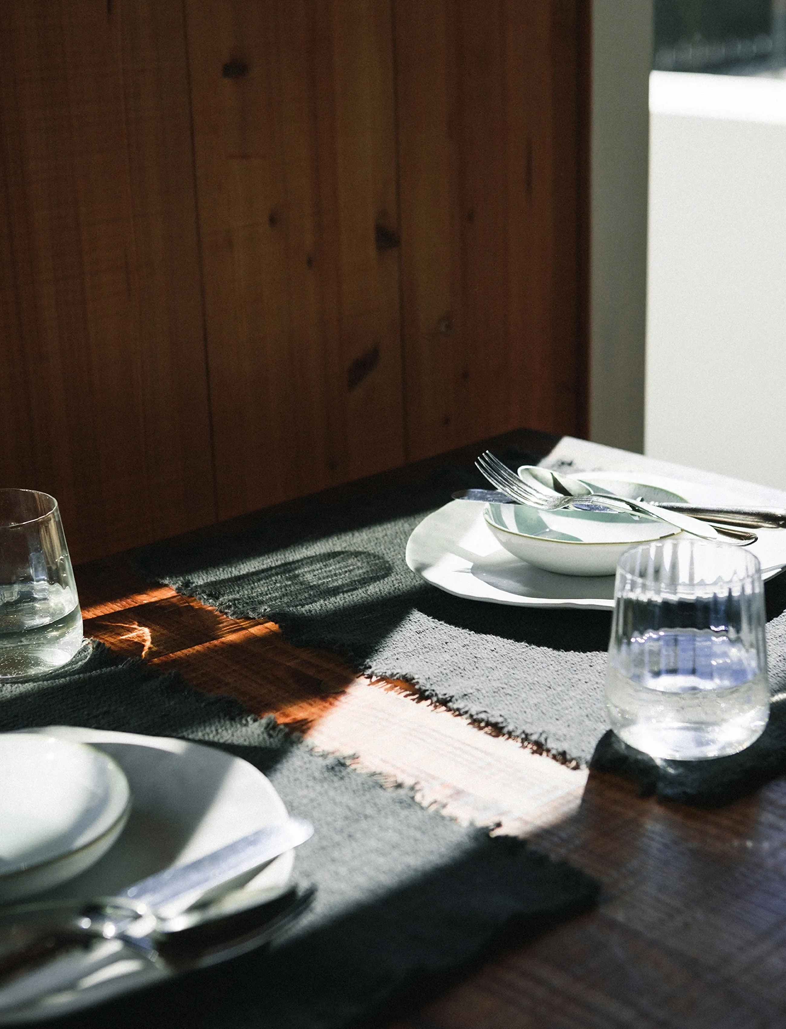 Lorena Canals - Handloom Placemats Dark grey (Set of 2) - podkładki i szklane podstawki - dark grey - 2