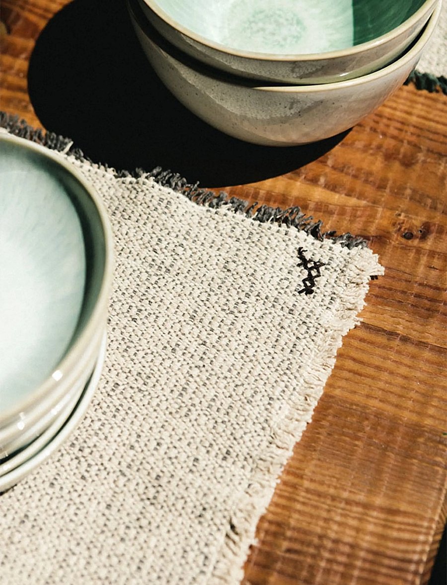 Lorena Canals - Handloom Placemats Natural and Dark Grey (Set of 2) - stalo kilimėliai ir padėkliukai - natural and dark grey - 2