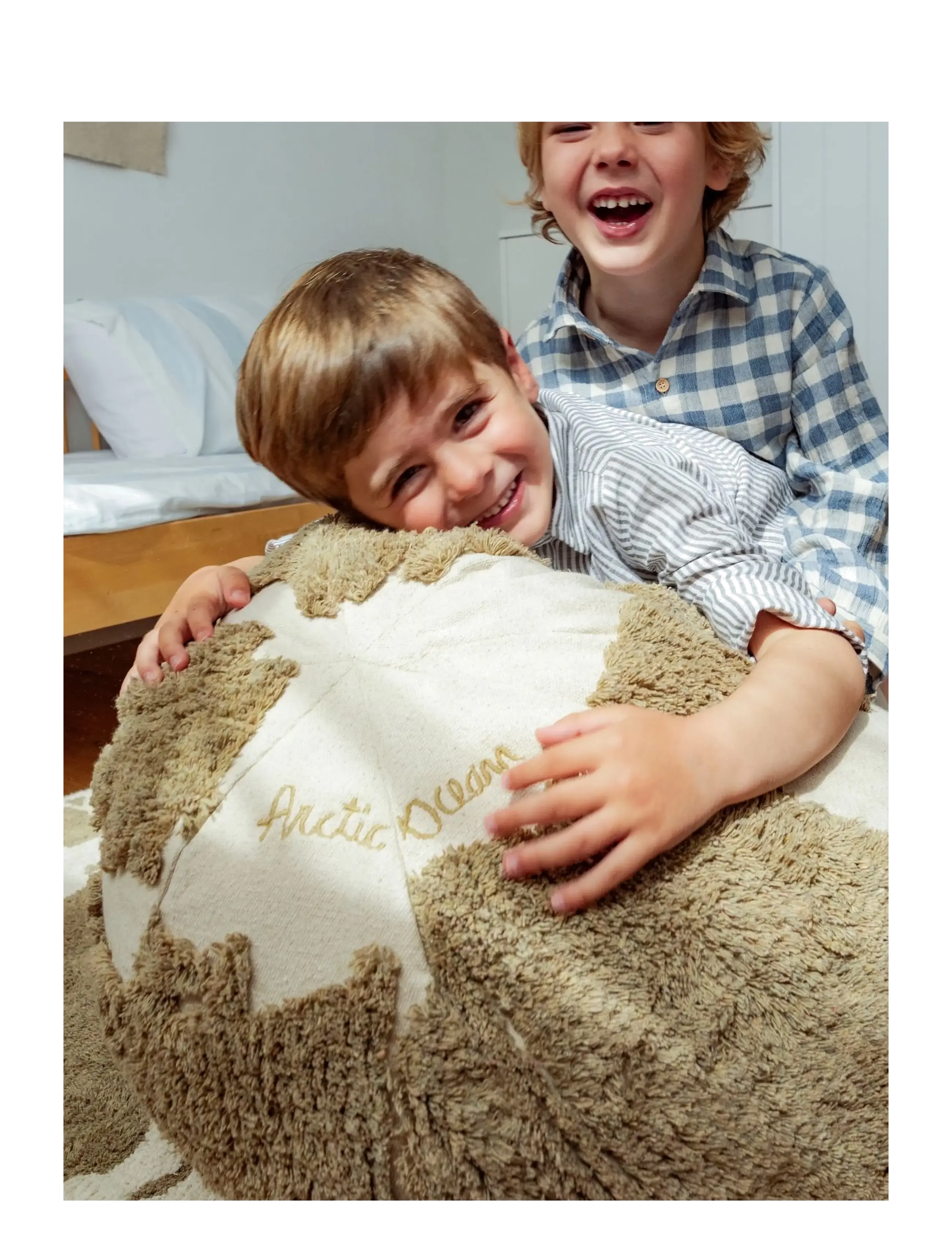 Lorena Canals - Pouf World Map Rugcycled - puhvetid ja tugitoolid - rugcycled, natural - 1