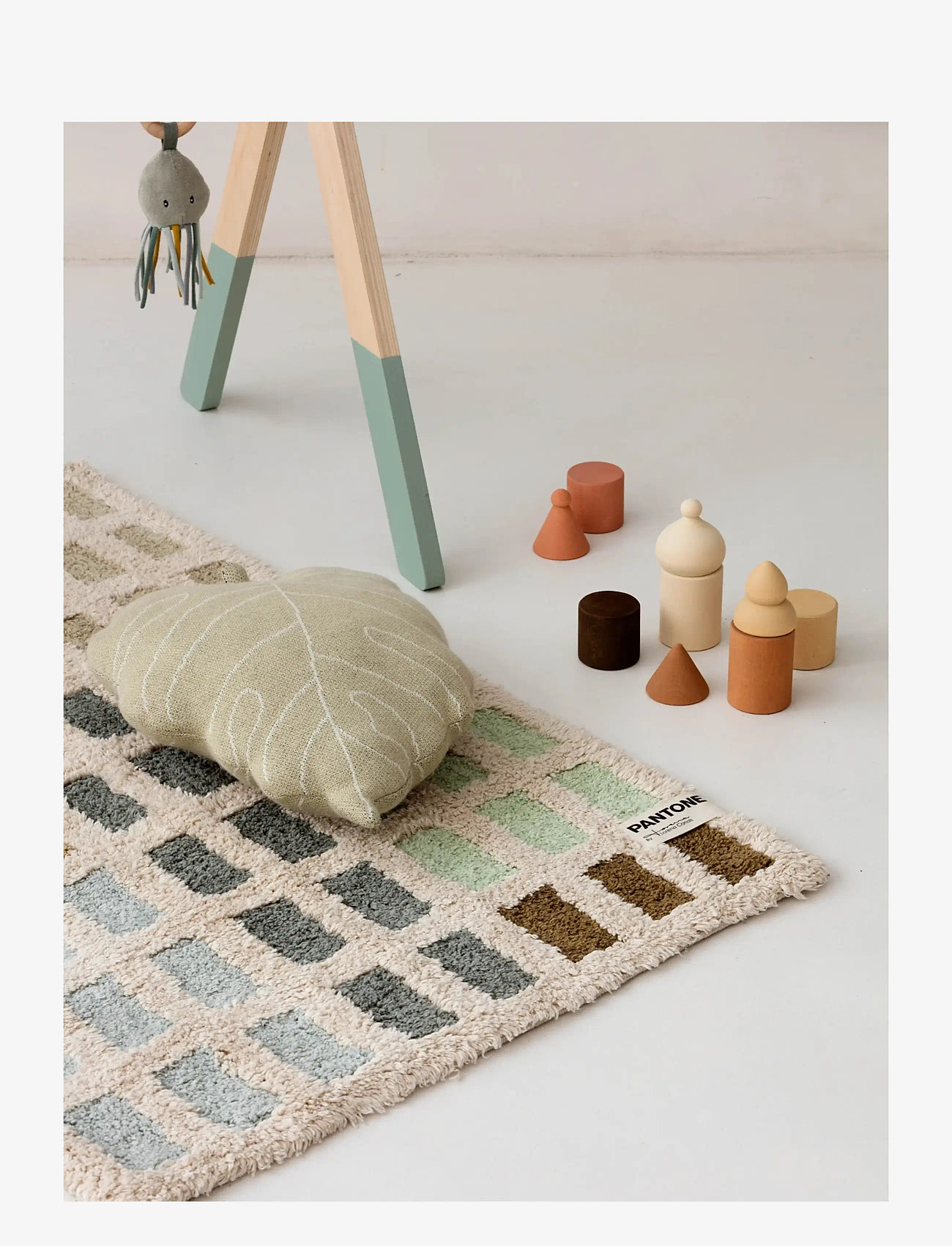 Lorena Canals - Knitted cushion Baby Leaf Olive - padjad - light olive, natural - 1