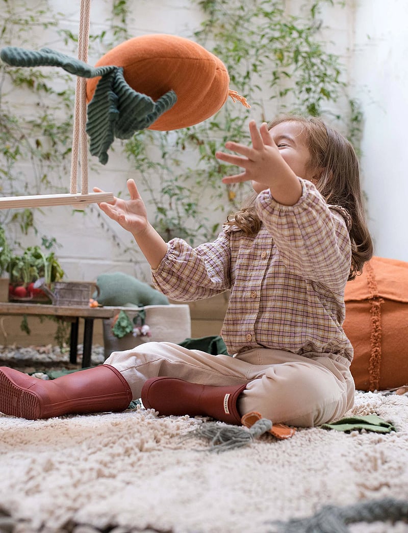 Lorena Canals - Knitted cushion Cathy the Carrot - throw pillows - dark green, orange, salmon - 0