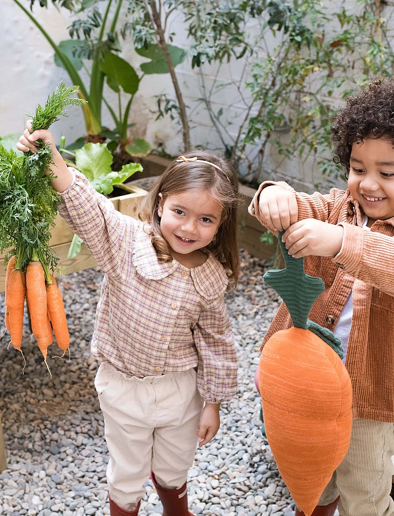 Lorena Canals - Knitted cushion Cathy the Carrot - throw pillows - dark green, orange, salmon - 3