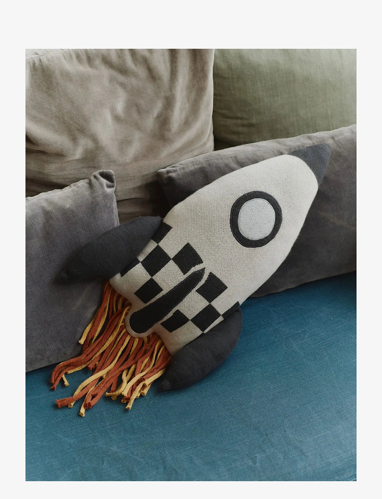 Lorena Canals - Knitted Cushion ROCKET - dekorative kissen - natural, charcoal, sky blue mel - 1