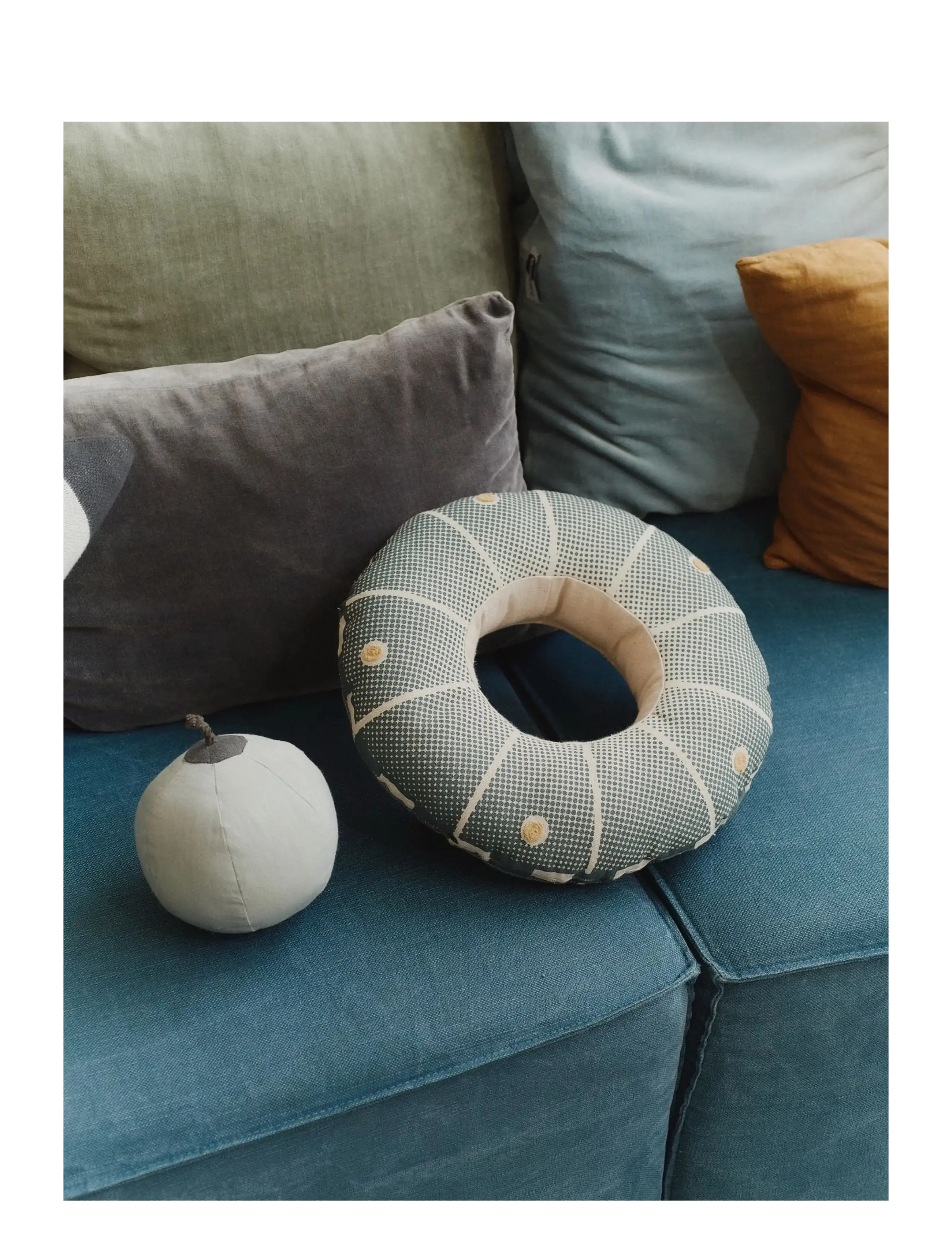 Lorena Canals - Cushion Interactive UFO - dekorative kissen - natural, dark grey, trazo green, honey, blue sage - 3