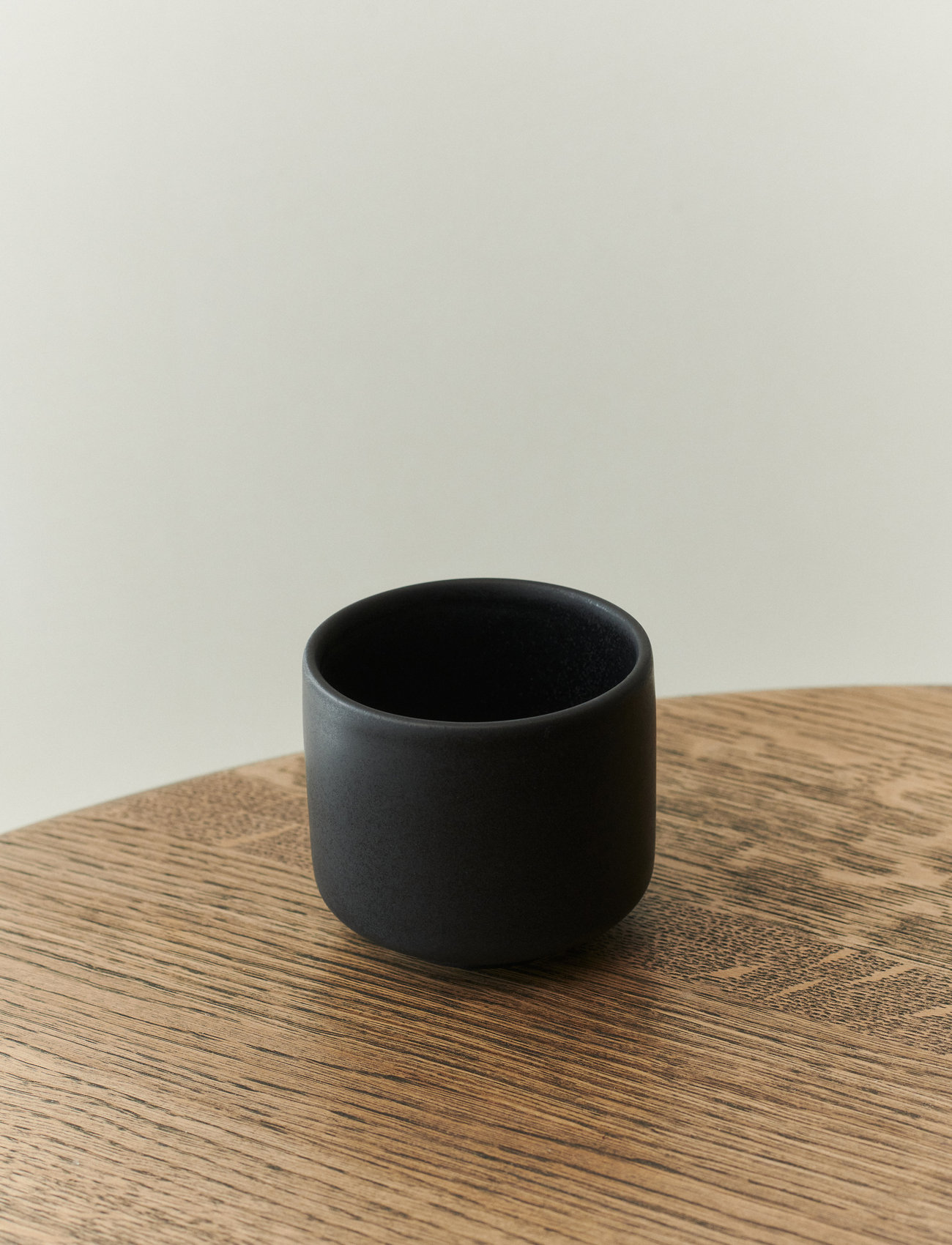 LOUISE ROE - Ceramic PISU #02 Cup - najniższe ceny - black - 1