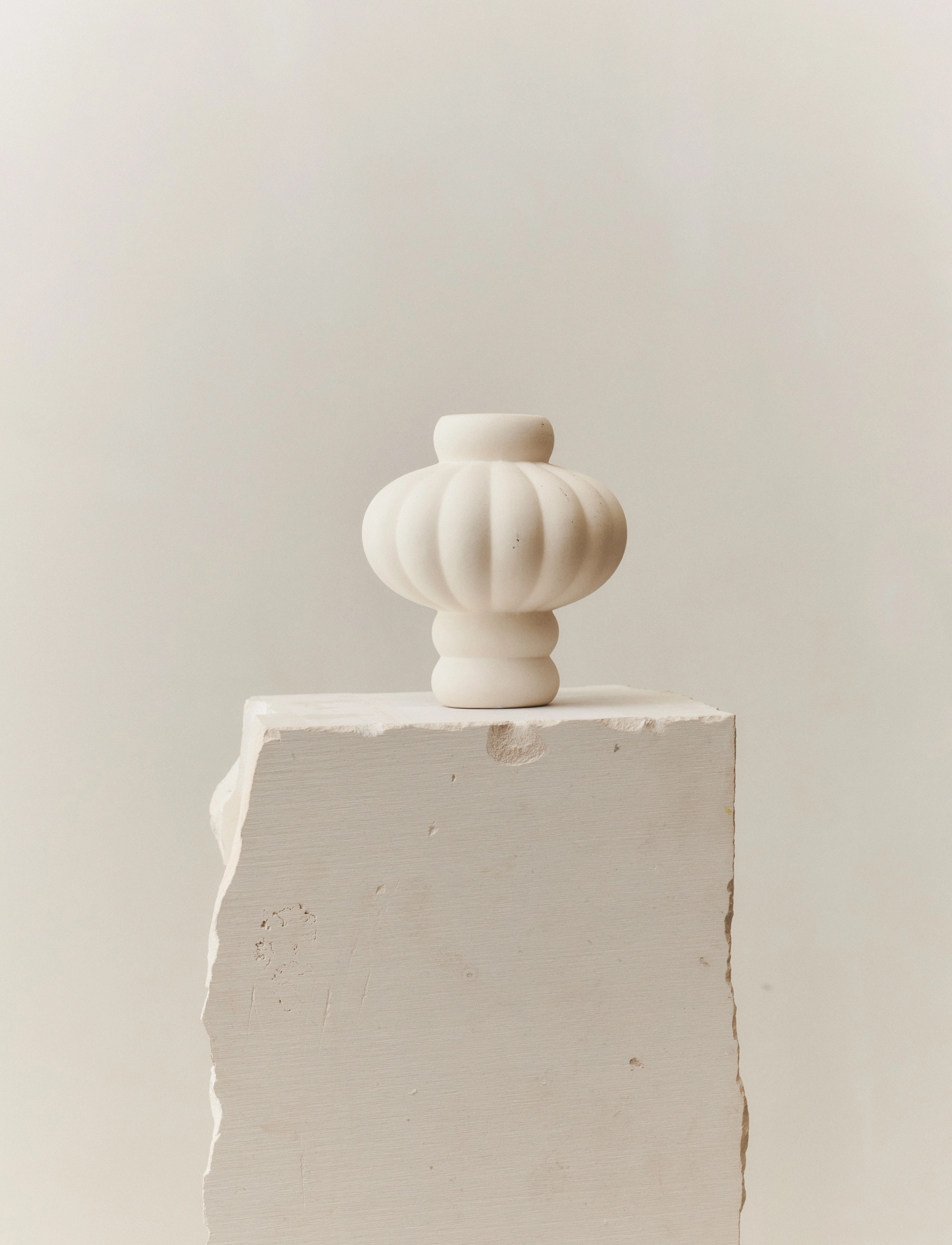 LOUISE ROE - Ceramic Balloon Vase #02 - raw white - 1