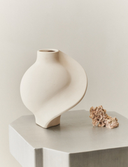 Louise Roe - Ceramic Pirout vase #01 - syntymäpäivälahjat - raw white - 1