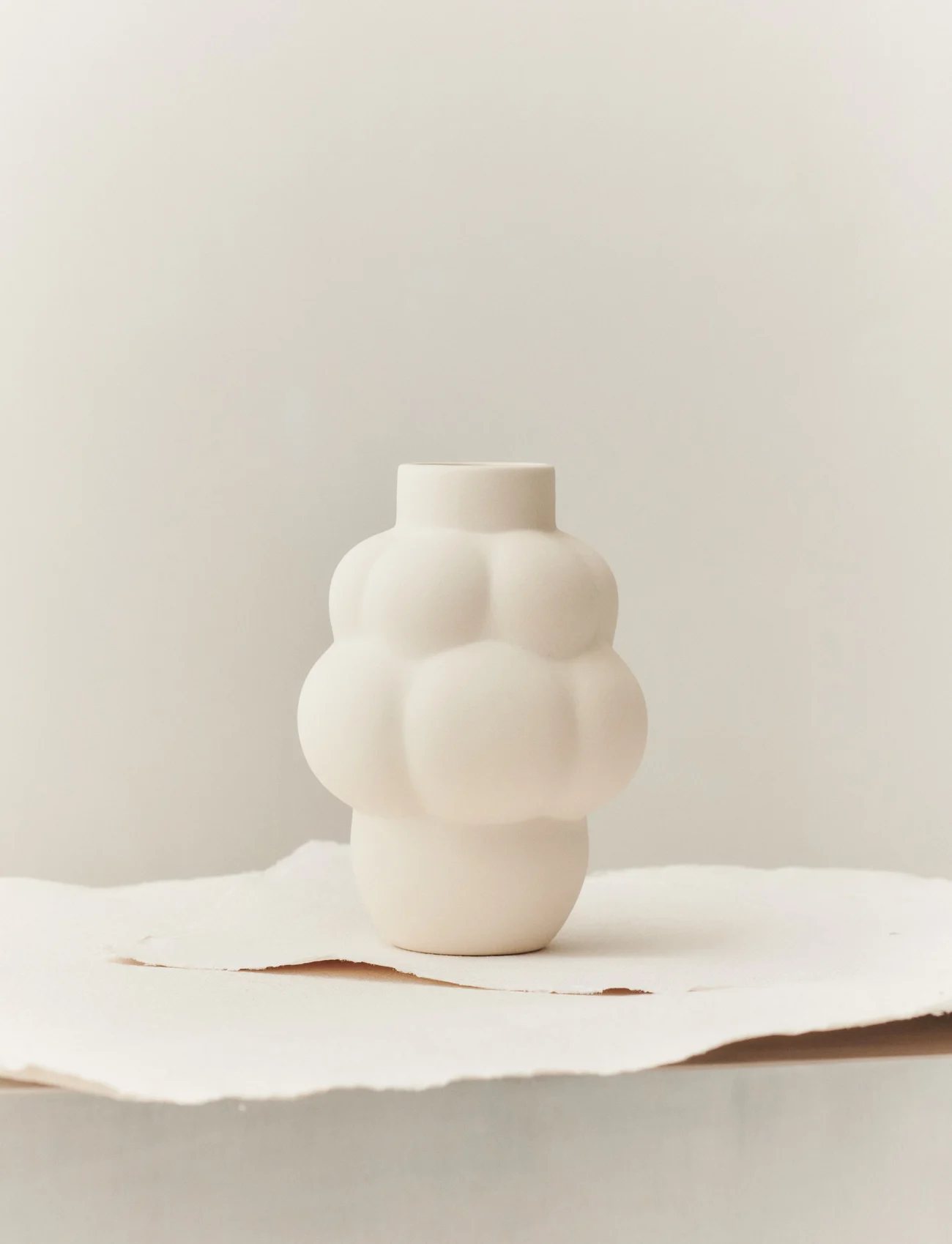 LOUISE ROE - Ceramic Balloon Vase #04 - store vaser - raw white - 1