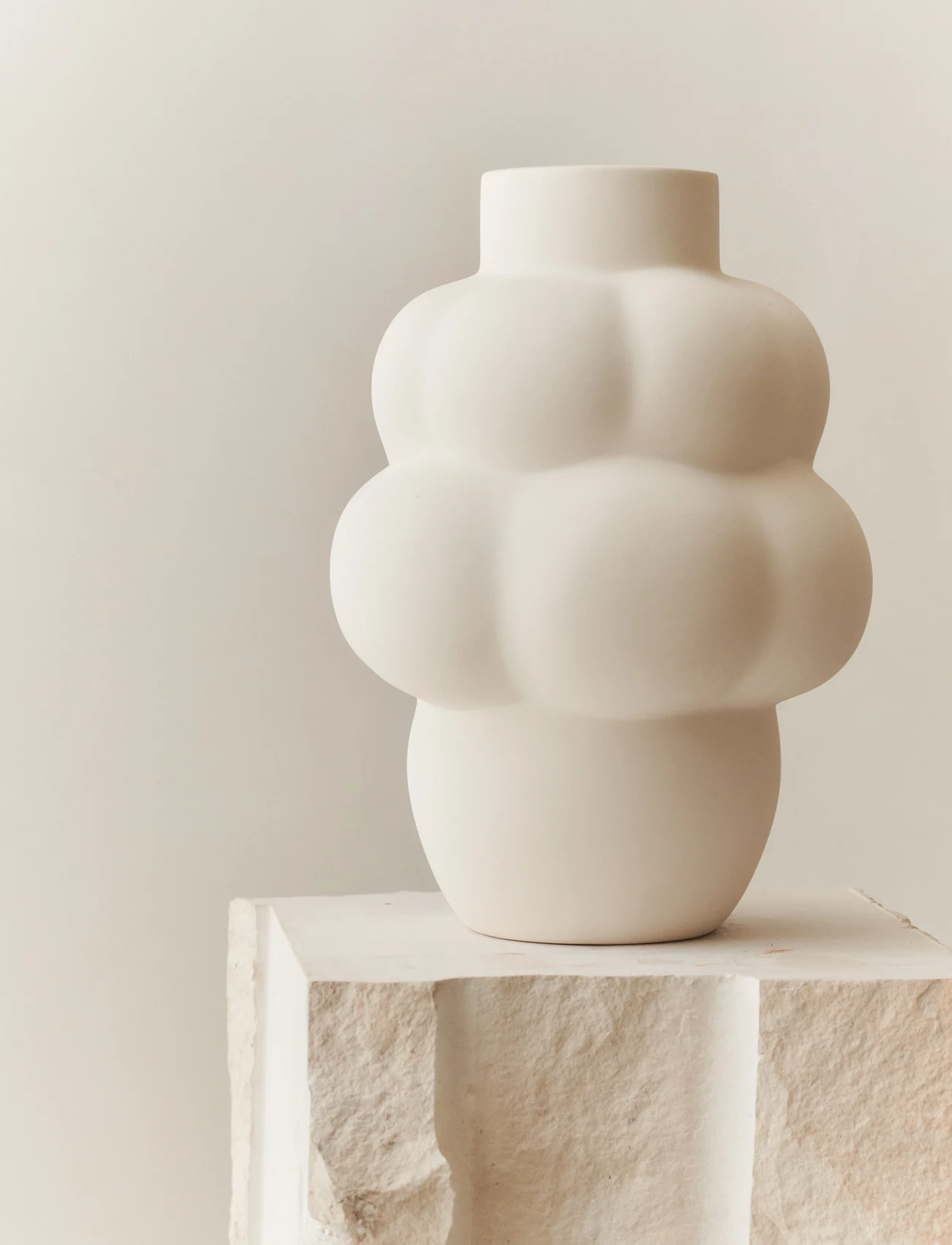 LOUISE ROE - Ceramic Balloon Vase #04 Grande - najniższe ceny - raw white - 1