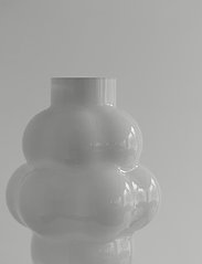 Louise Roe - Balloon Vase #04 - syntymäpäivälahjat - opal white - 2