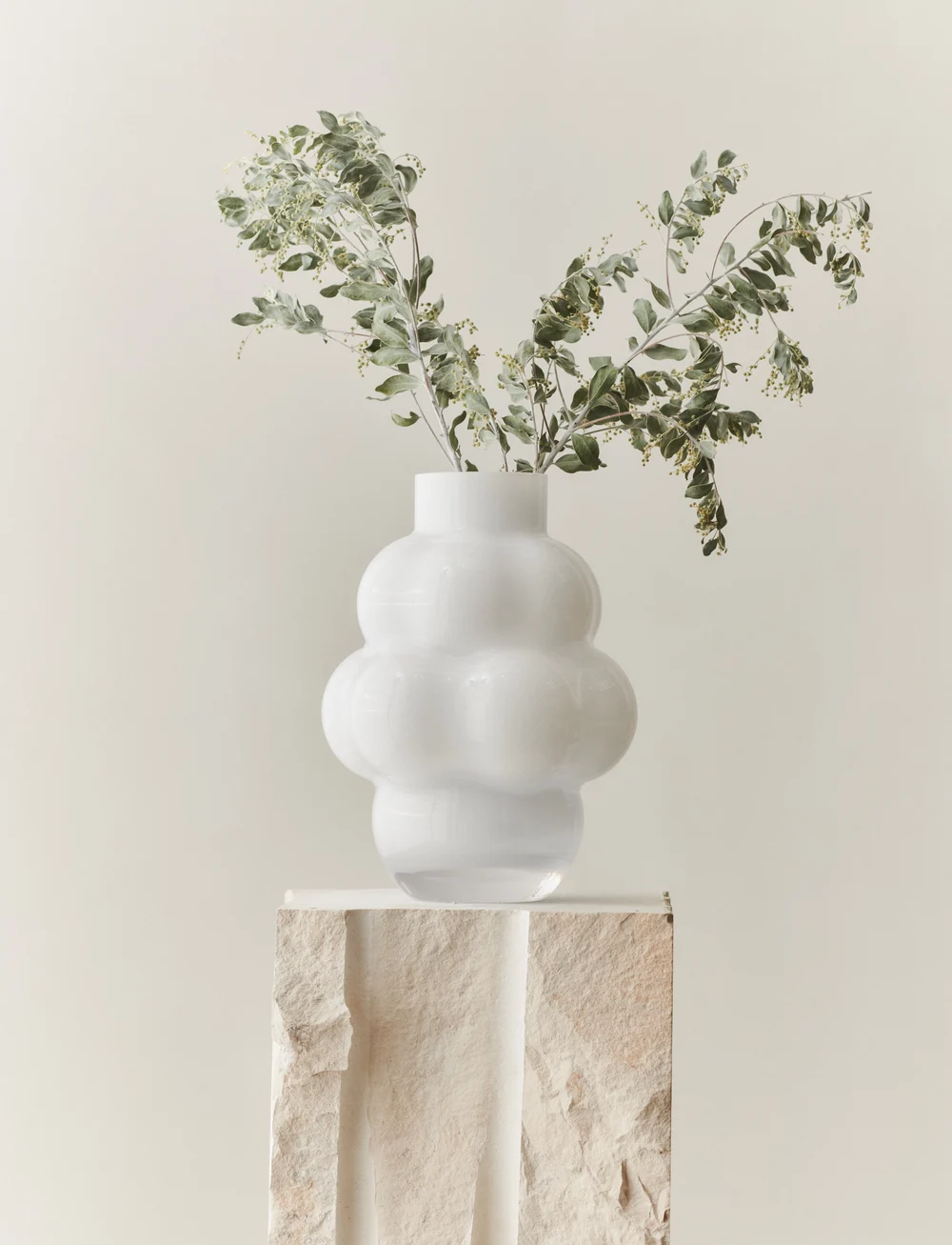 LOUISE ROE - Balloon Vase #04 - vasen - opal white - 2