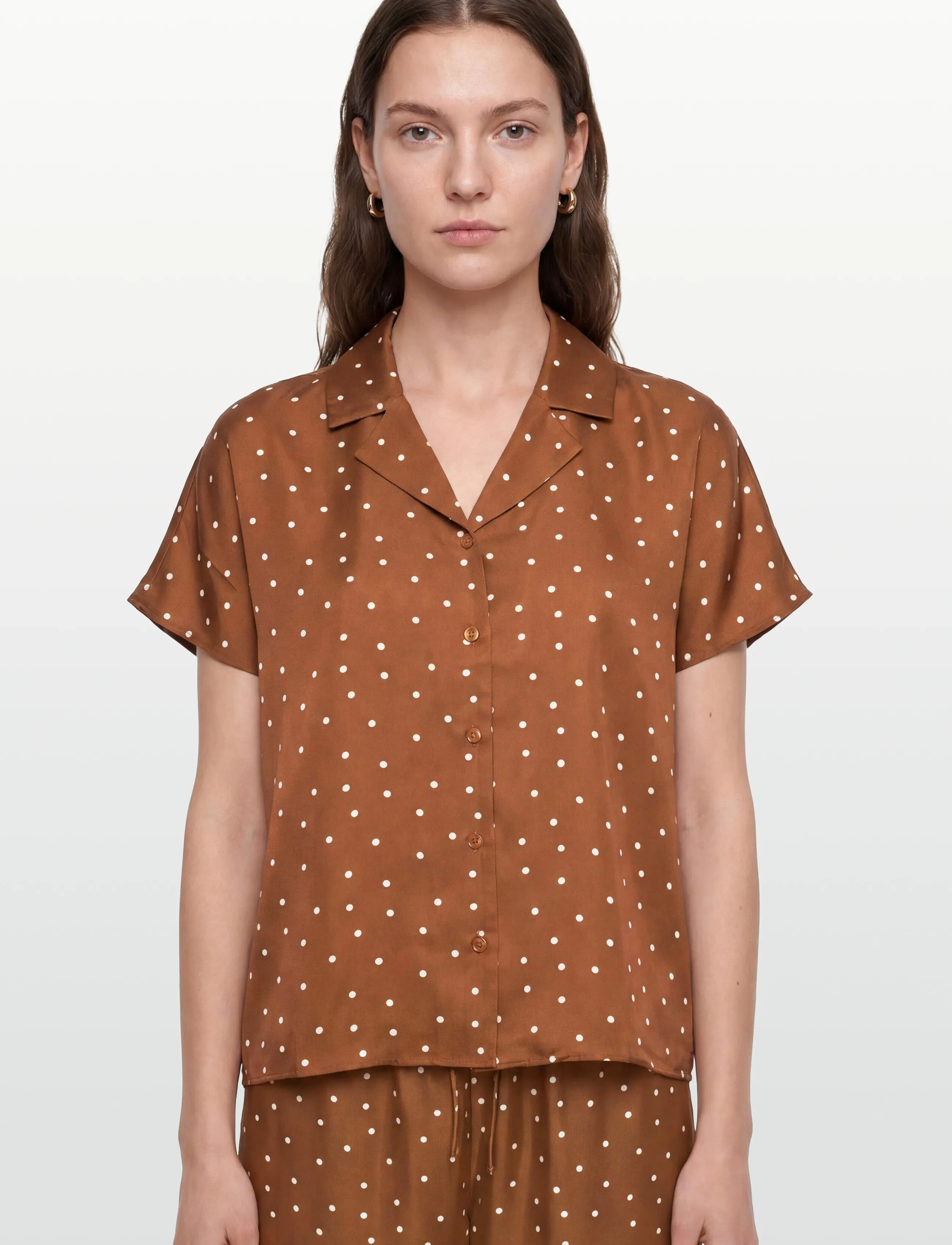 Lovechild 1979 - Birna Blouse - kortærmede bluser - 793 dot print caramel - 3