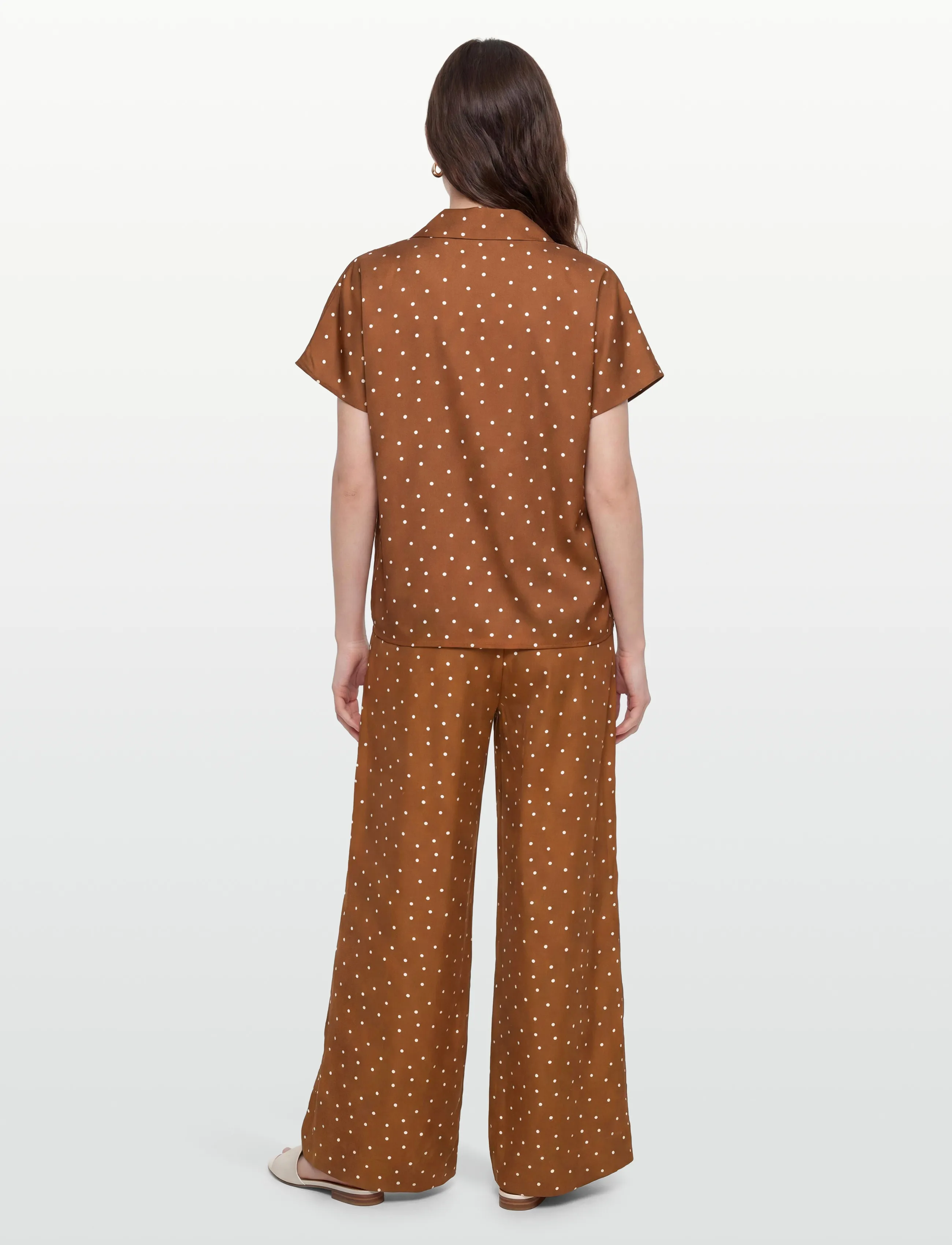 Lovechild 1979 - Birna Blouse - kortærmede bluser - 793 dot print caramel - 4