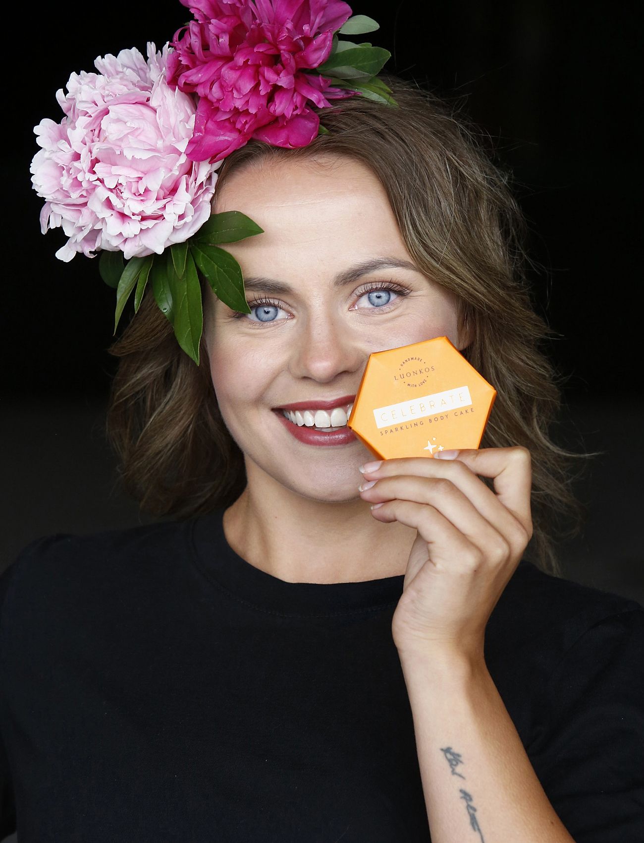 Luonkos - Celebrate sparkling body oli cake - resestorlekar & kits - golden - 3