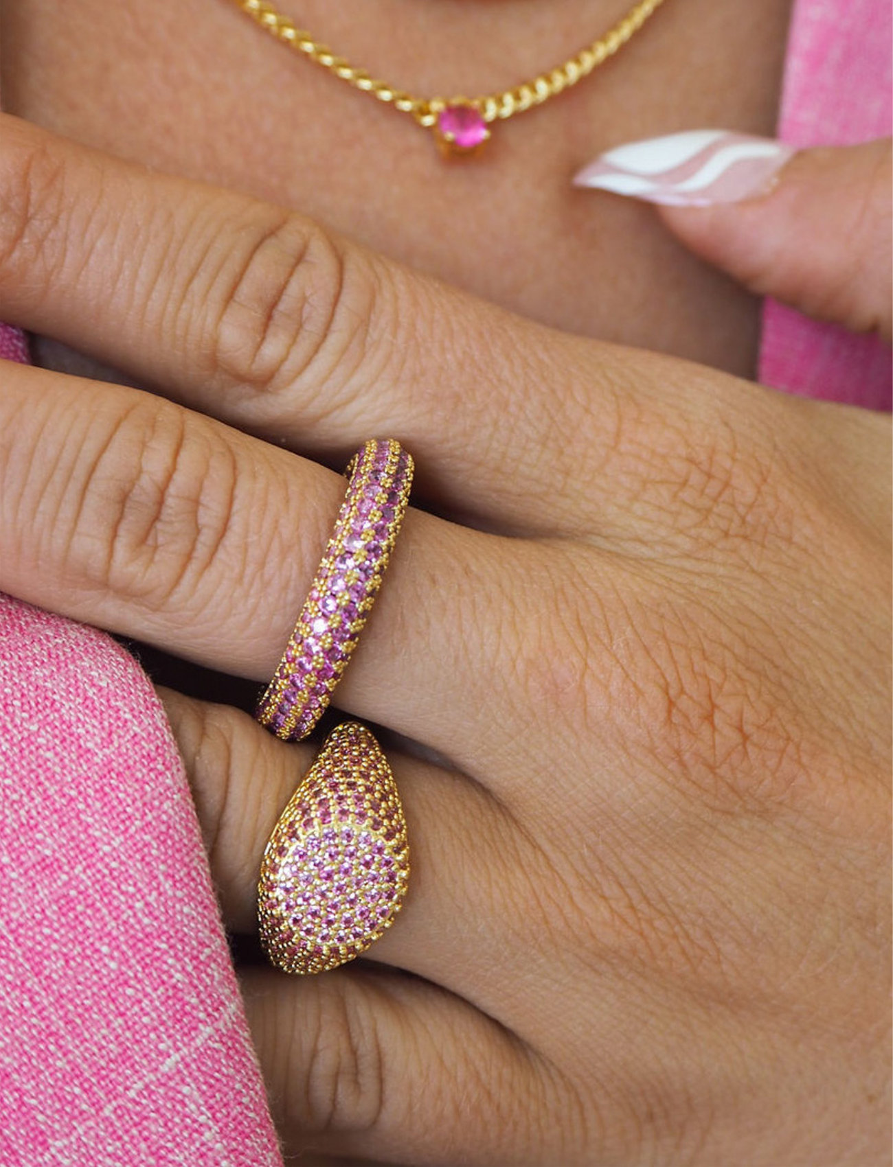 LUV AJ - Pave Amalfi Ring- Pink- Gold- Size 6 - vakarėlių drabužiai išparduotuvių kainomis - pink-gold - 1