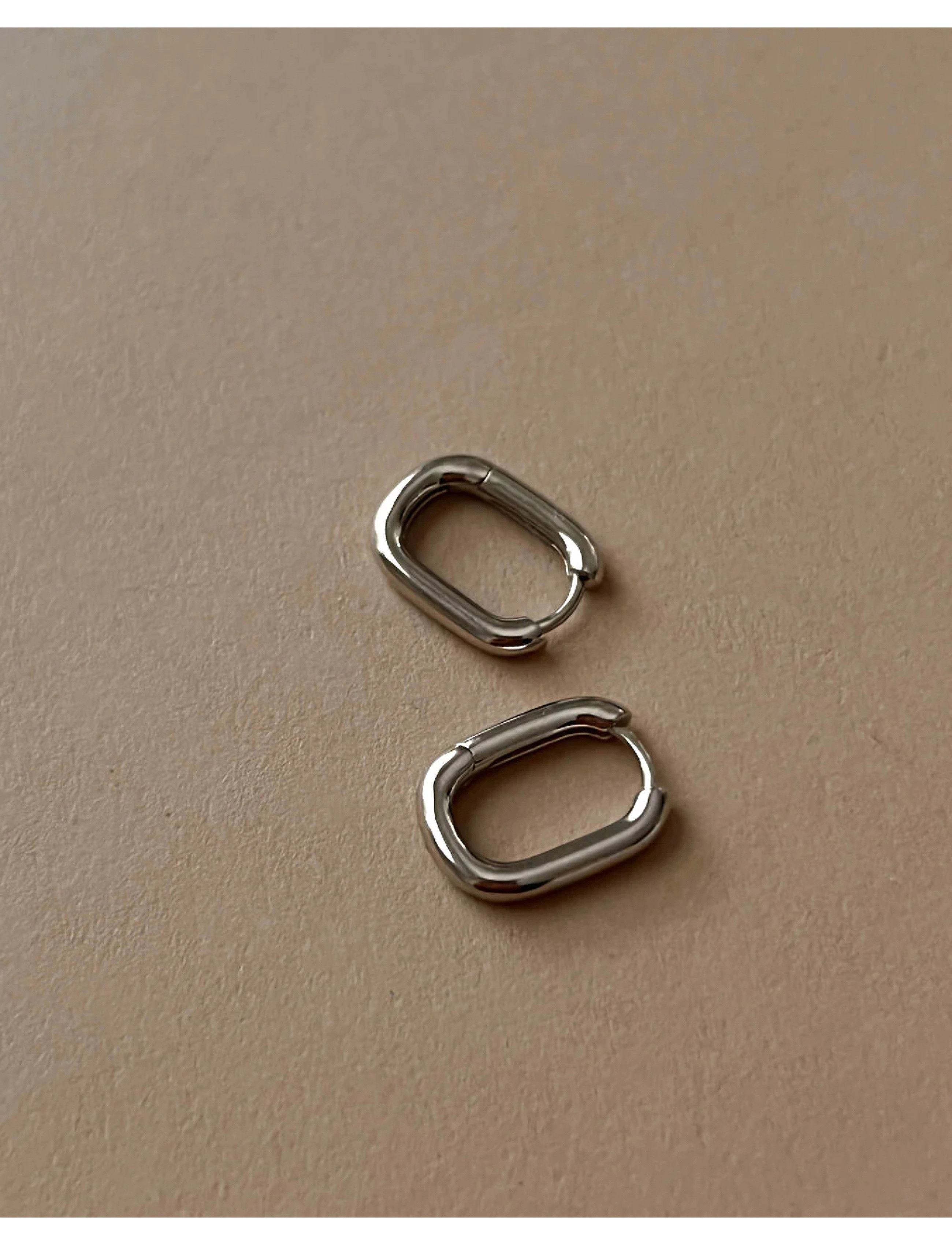 LUV AJ The Chain Link Huggies, One Size, Silver, Øreringe > Creoler, Dame