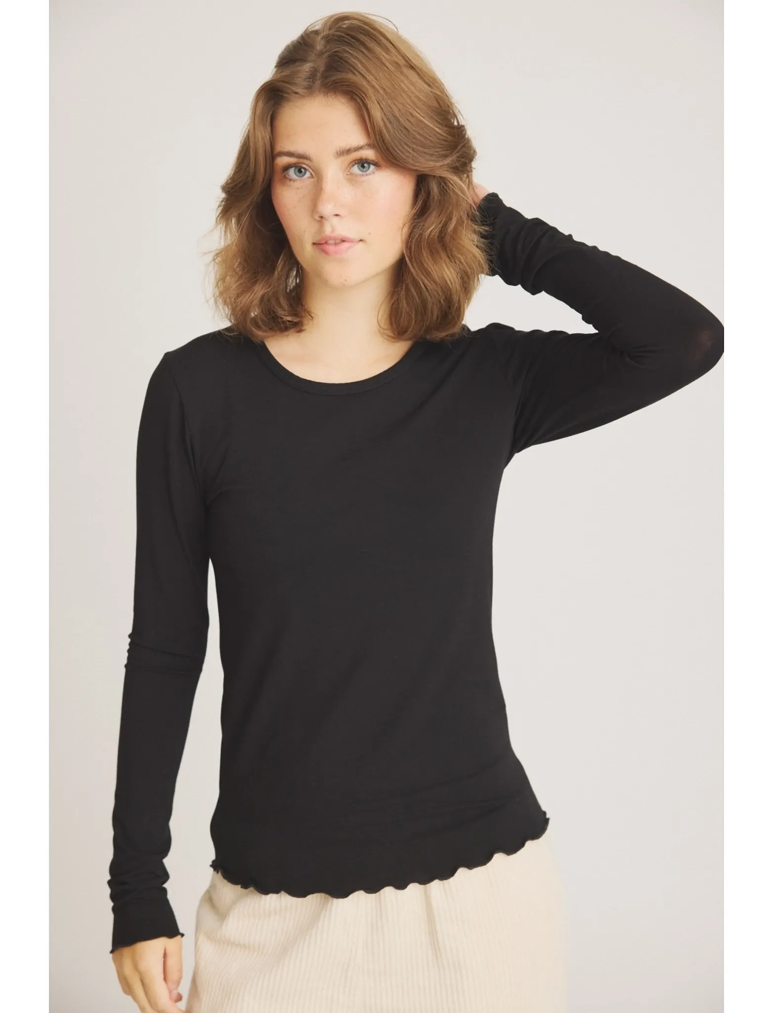 Luxzuz - Sigba Bamboo T-shirt - efterårstøj - 999 black - 0