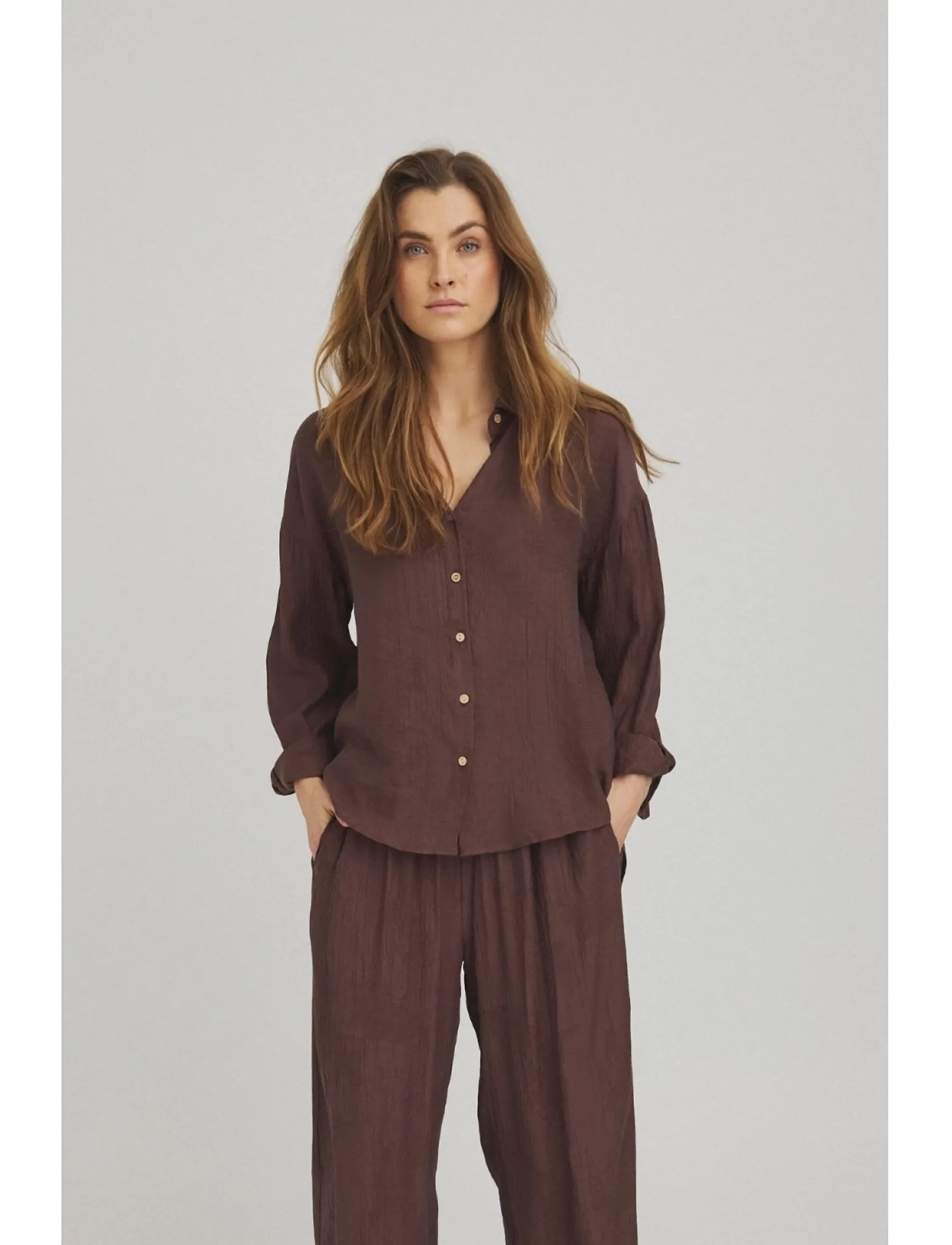 Luxzuz - Aimi Blouse - langærmede skjorter - dark brown - 0