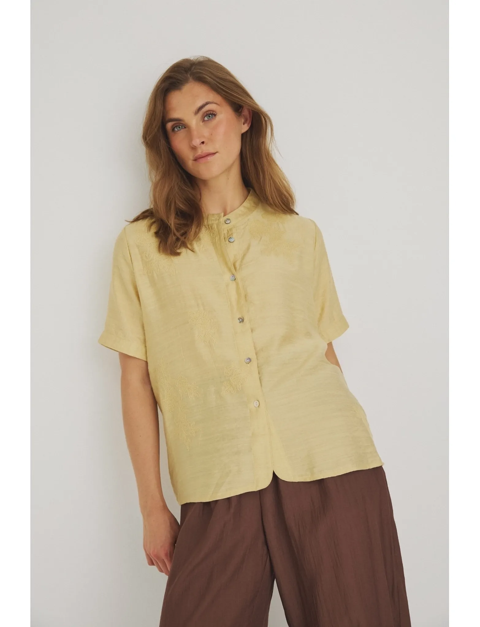 Luxzuz - Alina Shirt - kurzärmlige hemden - soft ecru - 0