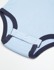 Lyle & Scott Junior - Tipped Polo Romper Hanging - laveste priser - chambray blue - 3