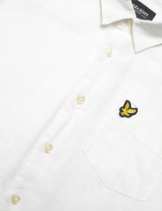 Lyle & Scott Junior - Linen LS Shirt - långärmade skjortor - bright white - 3