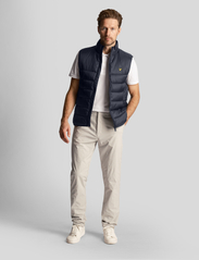 Lyle & Scott Sport - Golf Gilet - golf jackets - dark navy - 5