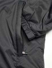 Lyle & Scott Sport - Windjammer Packable Jacket - golf jackets - z865 jet black - 7