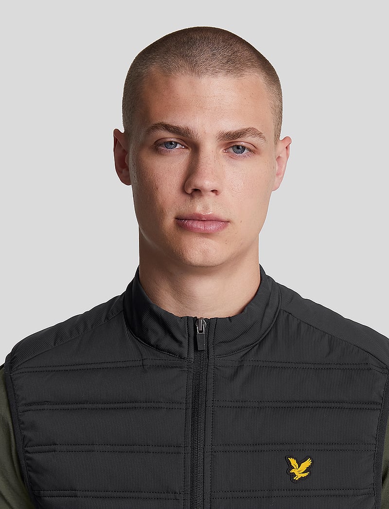 Lyle & Scott Sport - Hybrid Double Baffle Gilet - vests - z865 jet black - 4