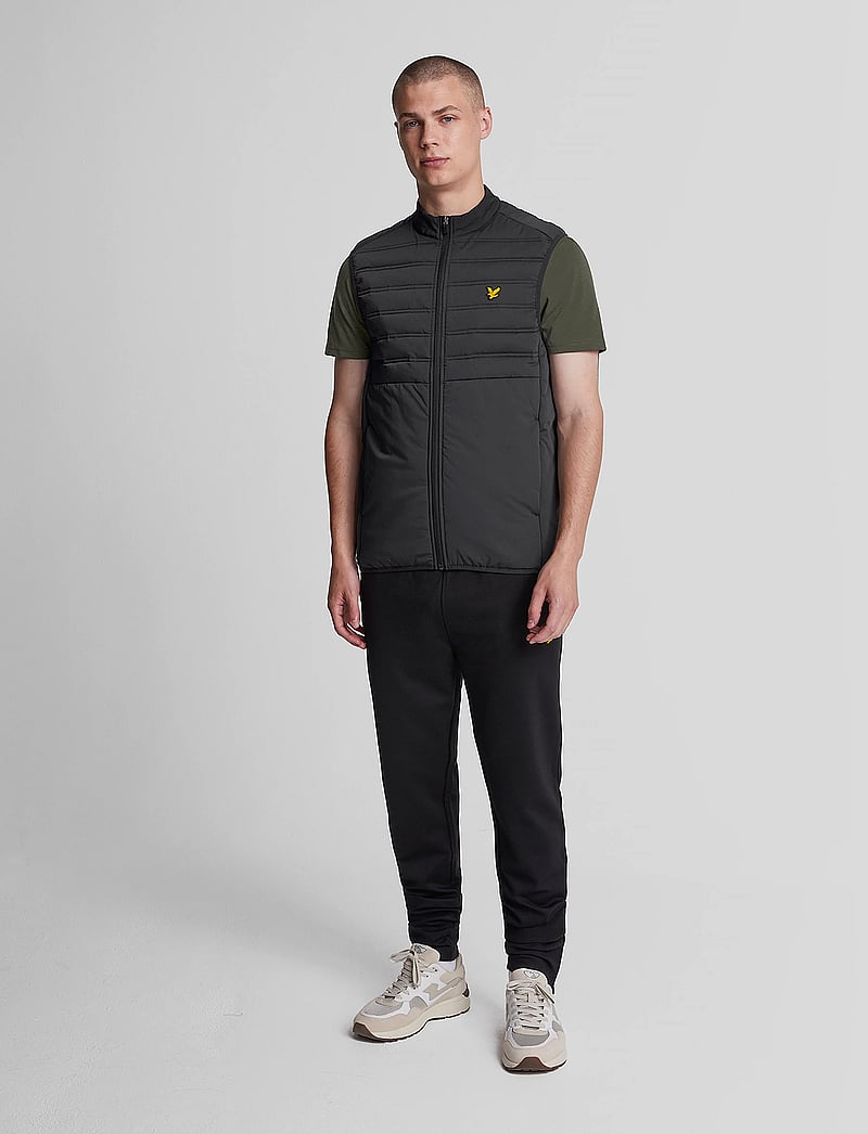 Lyle & Scott Sport - Hybrid Double Baffle Gilet - vests - z865 jet black - 5