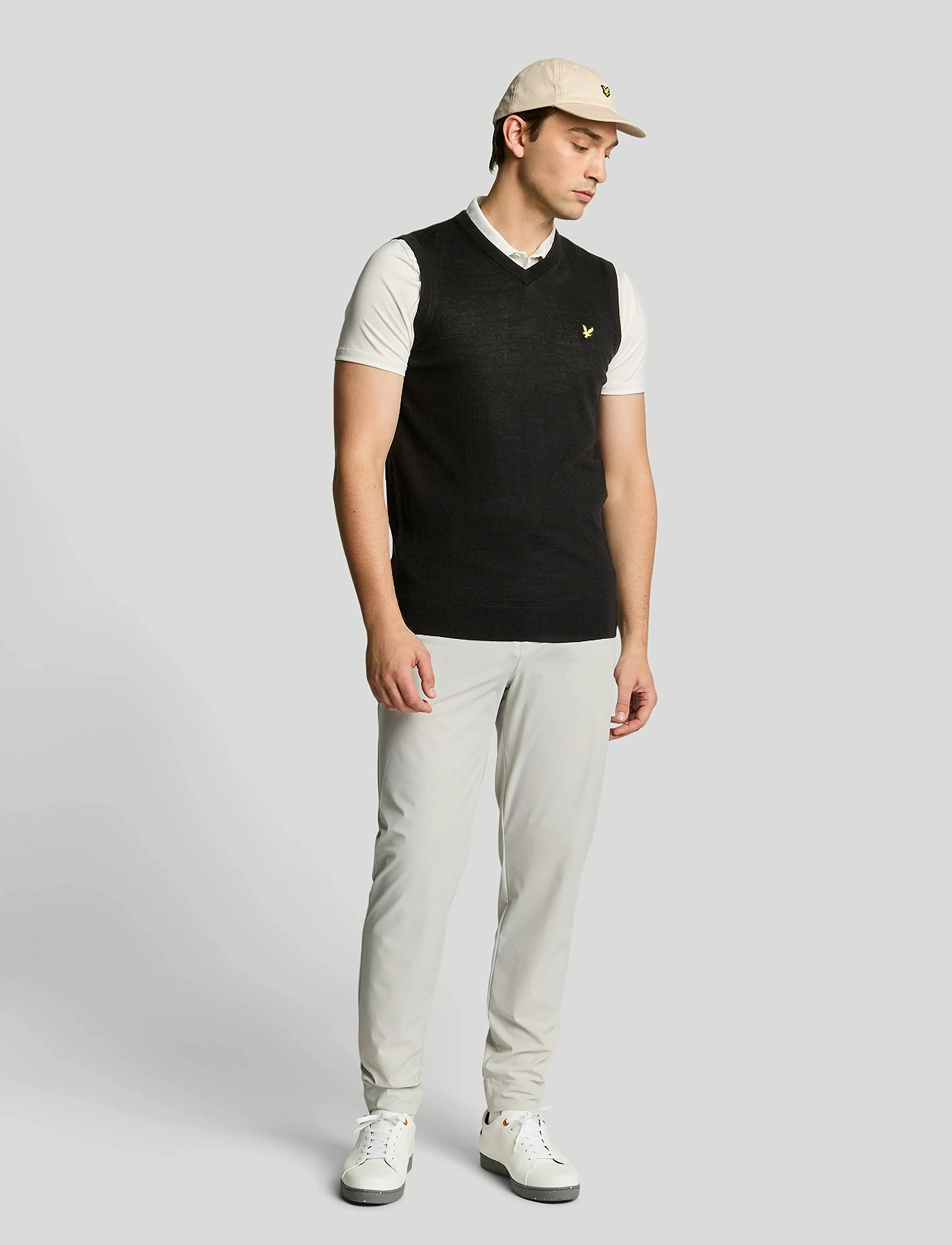 Lyle & Scott Sport - Merino Blend Knitted V-Neck Vest - hauts - z865 jet black - 4