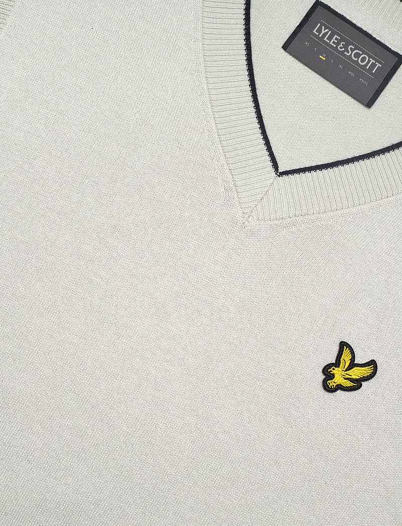Lyle & Scott Sport - Golf V Neck Light Weight Vest - gestrickte westen - w351 cloud - 2