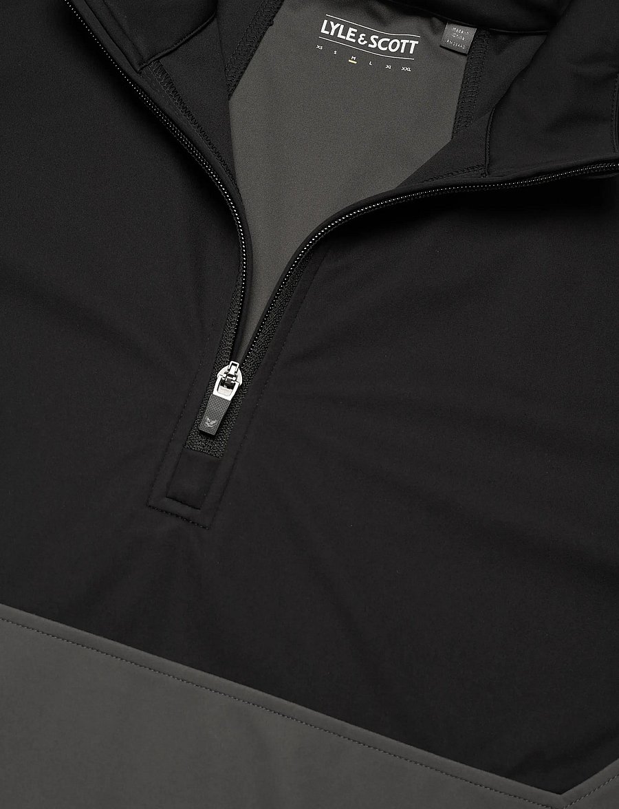 Lyle & Scott Sport - Golf Windjammer Shirt - oberteile & t-shirts - x617 jet black/ granite - 2
