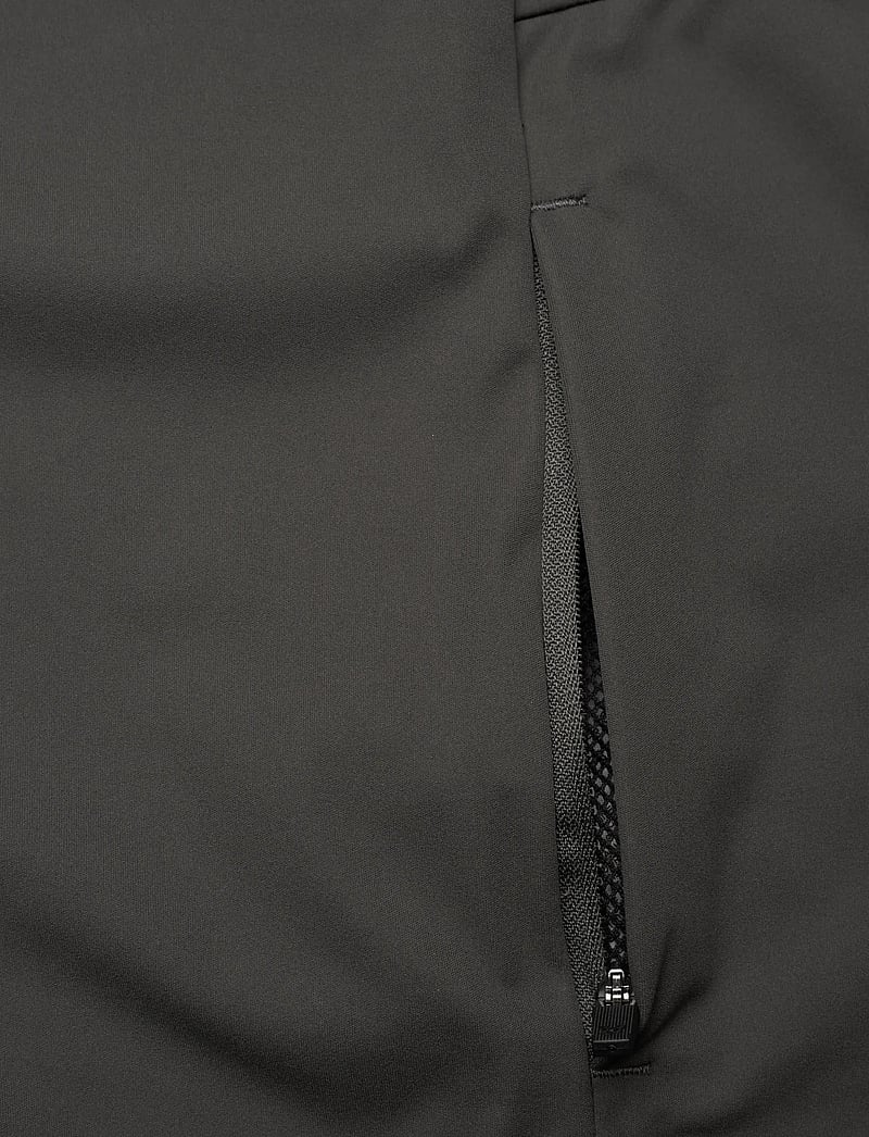 Lyle & Scott Sport - Golf Windjammer Shirt - toppar & t-shirts - x617 jet black/ granite - 3